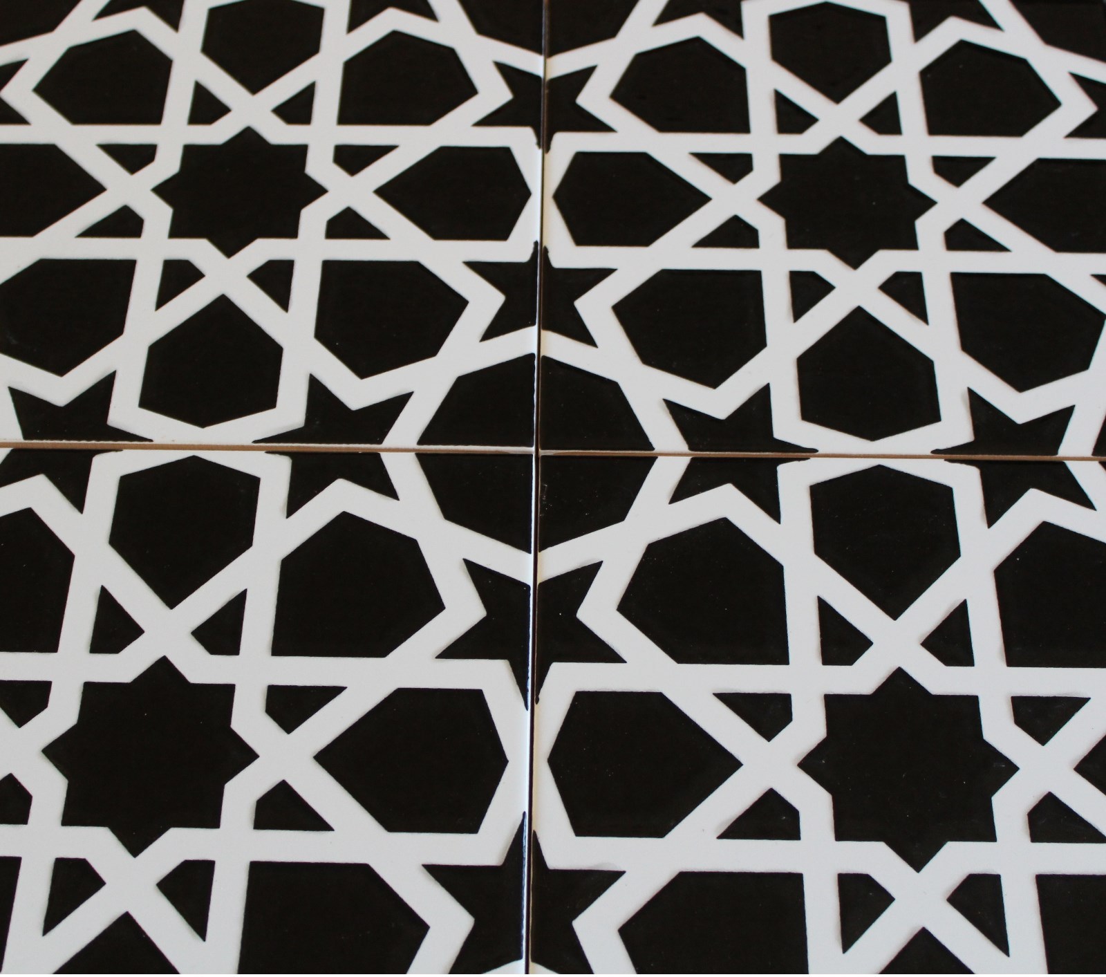 Turkish Iznik Raised Black & White Geometric Pattern 16″x16″ Ceramic Tile