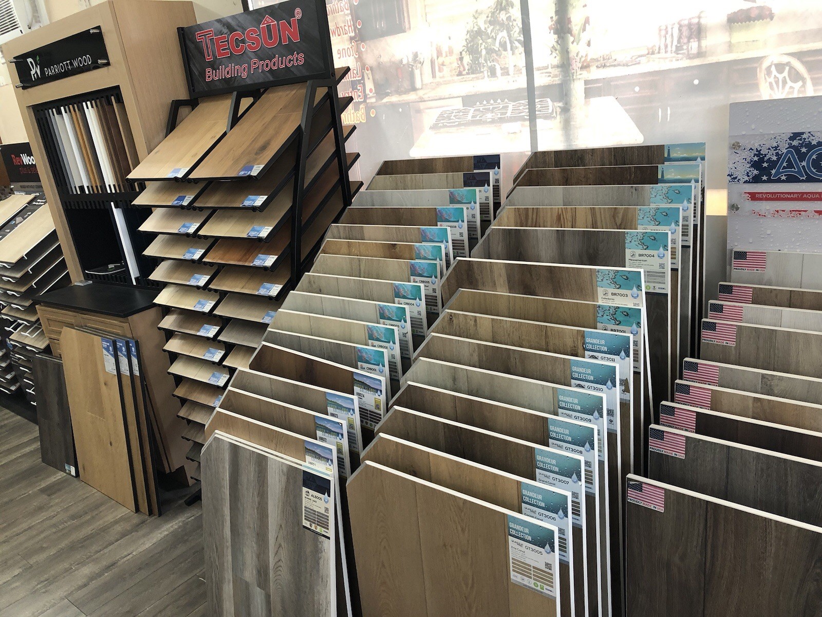 Laminate Vinyl SPC Tile Wood Flooring Luxury Water Proof Scratch Proof