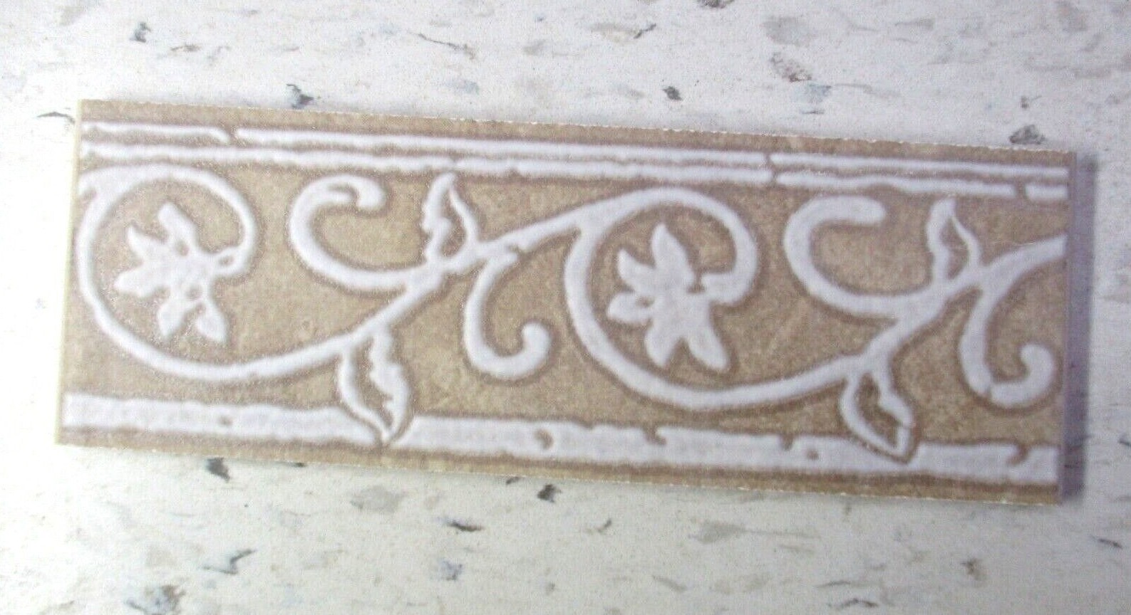 7-7/8″ X 2-3/4″ Decorative Floral Trim Accent Wall Tile Cut From Larger Tile Vtg