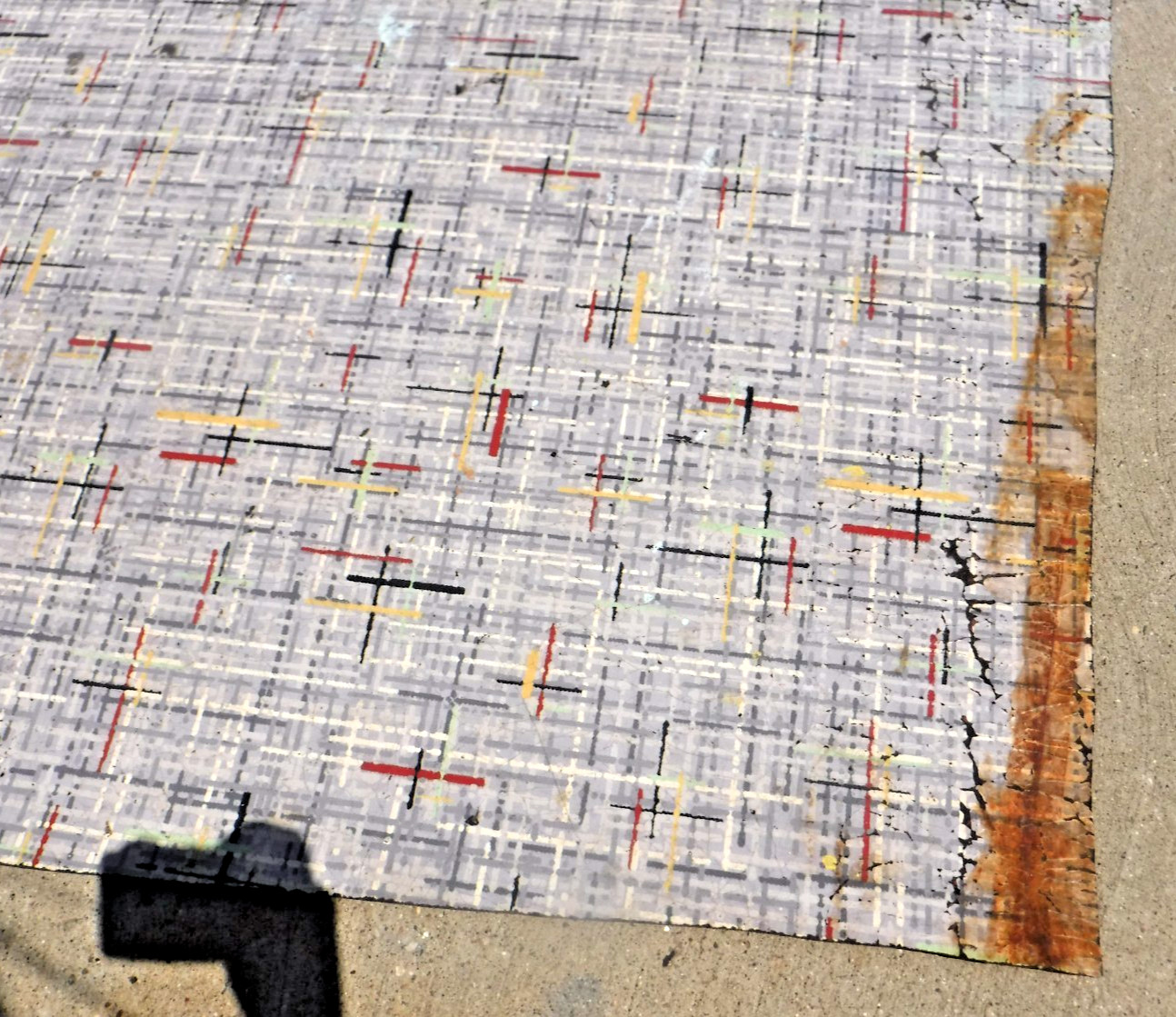 VTG~LINOLEUM FLOORING~LARGE PIECE~46″x66″~1950-60~MOVIE SET~MCM~GRAY GRID B