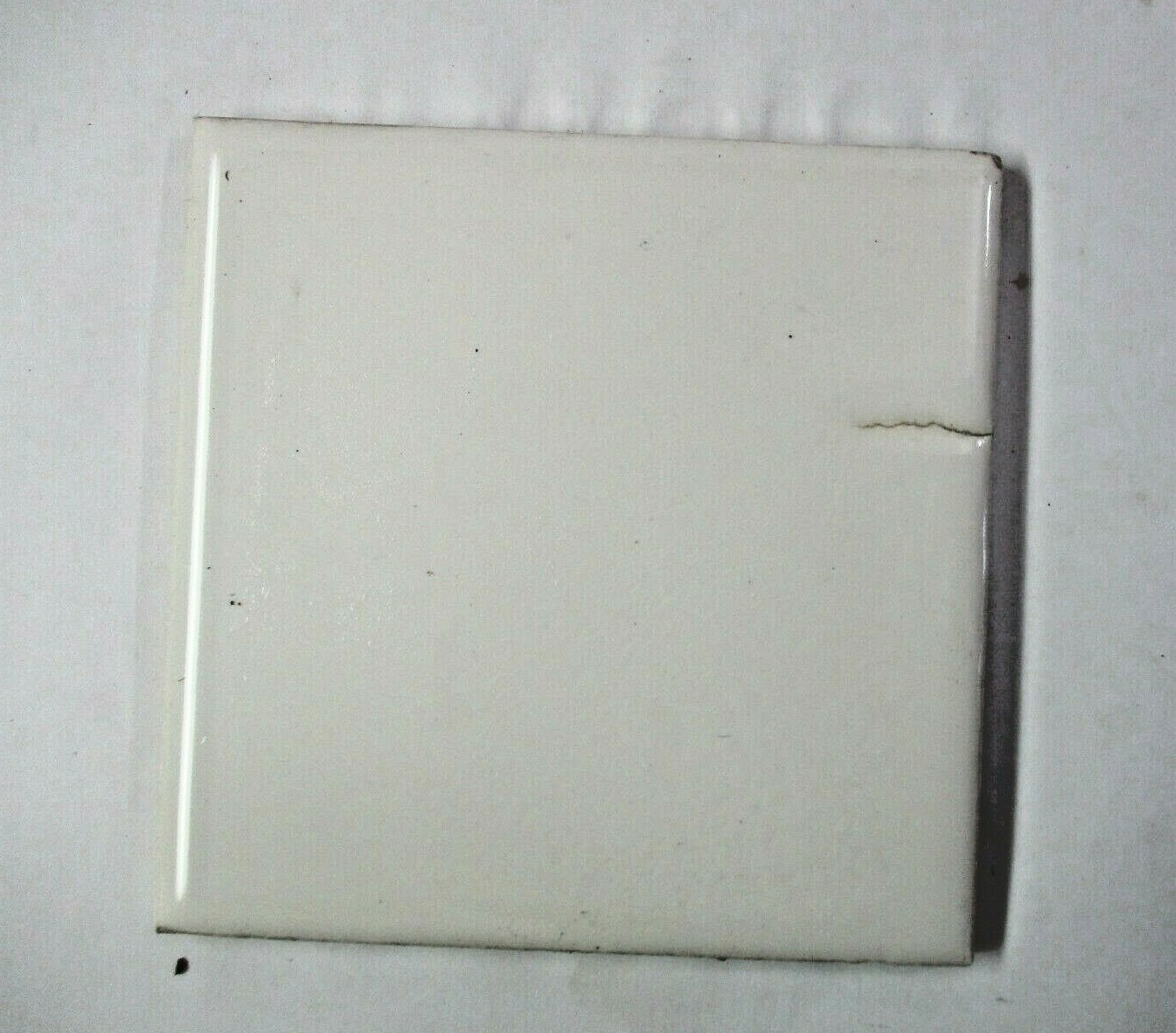 1 Tile Wheeling USA 4-3/8″ Made Imperfect Gloss Off White Ceramic Wall Field Vtg