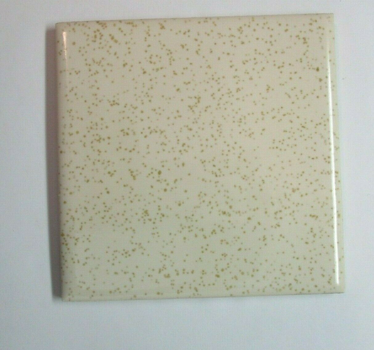1 Wall Tile Wheeling USA 4-3/8″ Sq 1960 Gloss Brown Oatmeal on Beige Ceramic Vtg