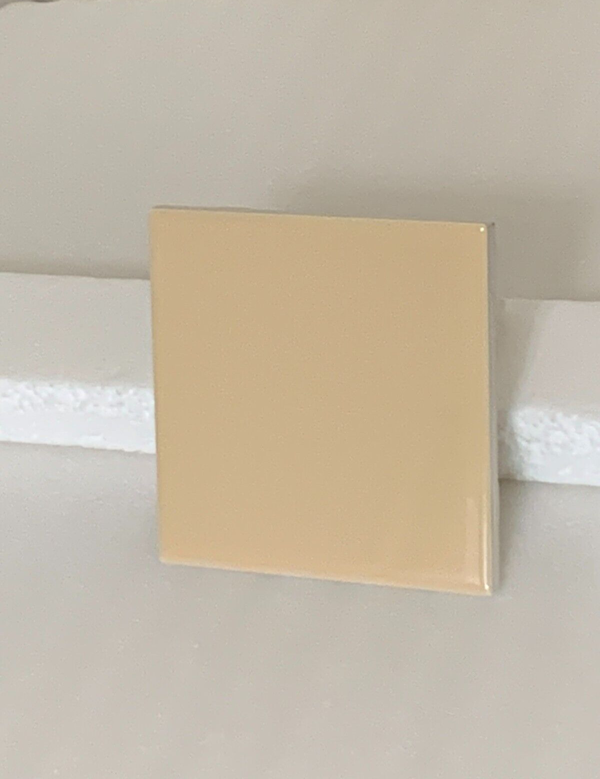 New AO AMERICAN OLEAN 4 1/4″ X 4 1/4″ BRIGHT MAIZE #0024 GLOSS * 12 * pcs
