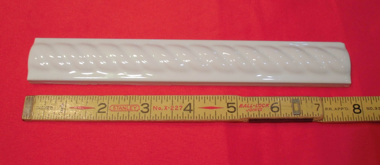 1 pc. Brilliant White: Glossy Ceramic Tile: Liner – Sizzle: 7-7/8″ X 7/8″ Rope