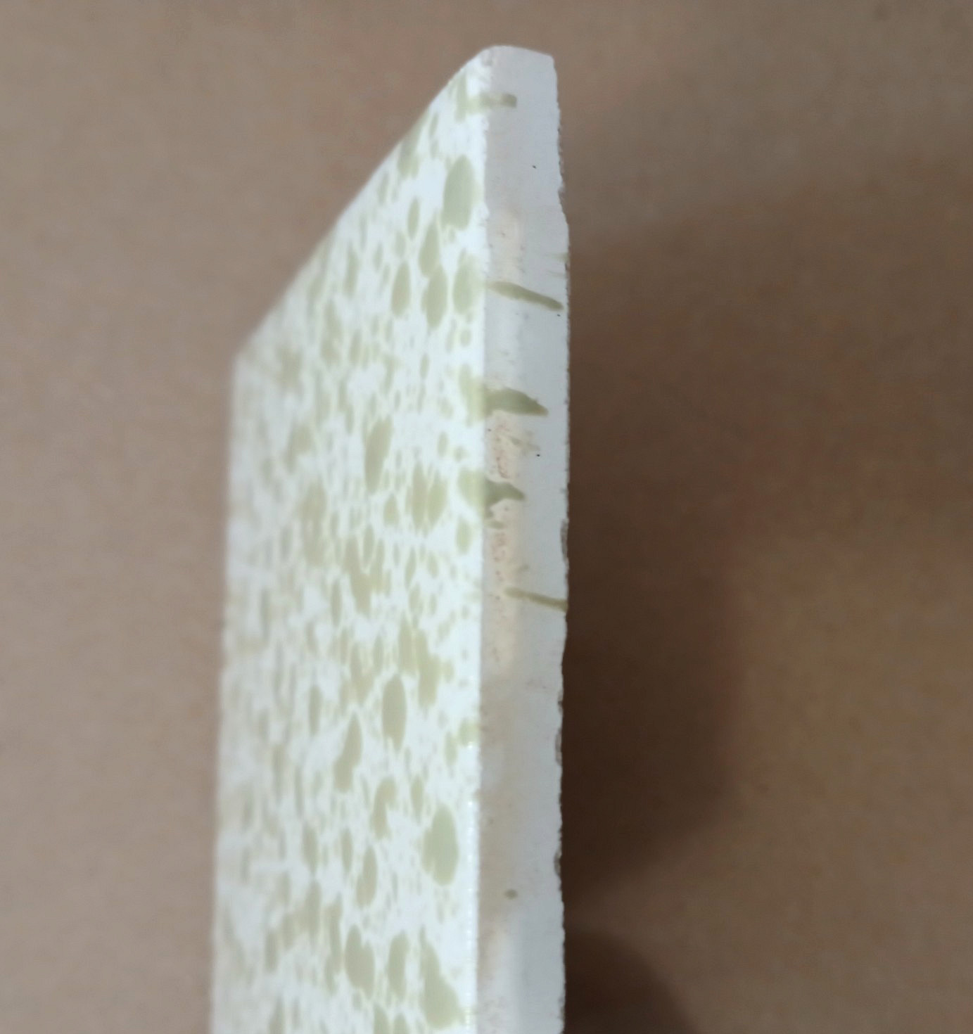1 Wall Tile USA 4-1/4″ Ceramic Dimpled Mottled Green on White Salvaged MCM Vtg