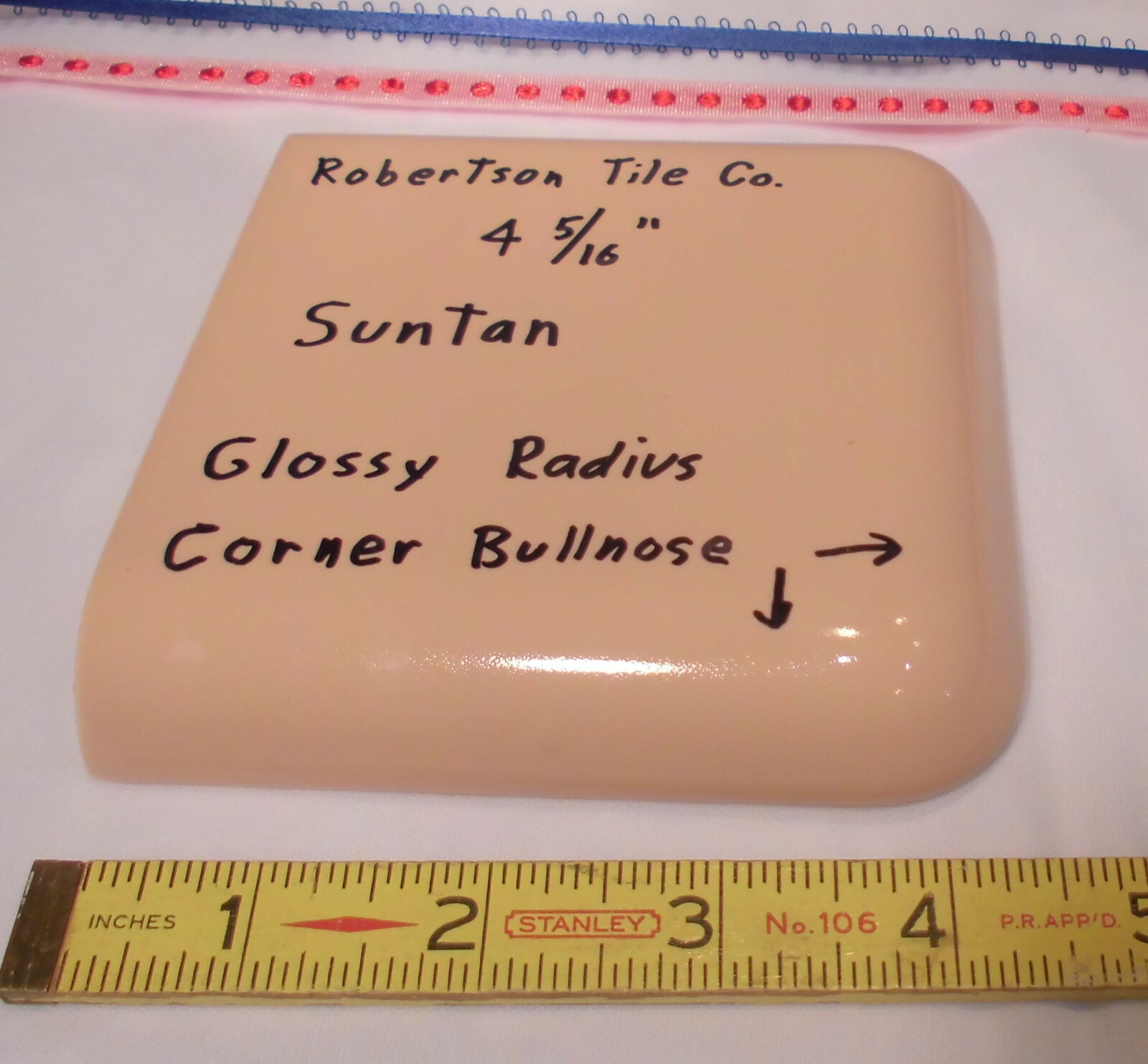 1 pc. Corner Bullnose; Suntan Glossy Ceramic Tile by Robertson 4-5/16″ Mudd Cap