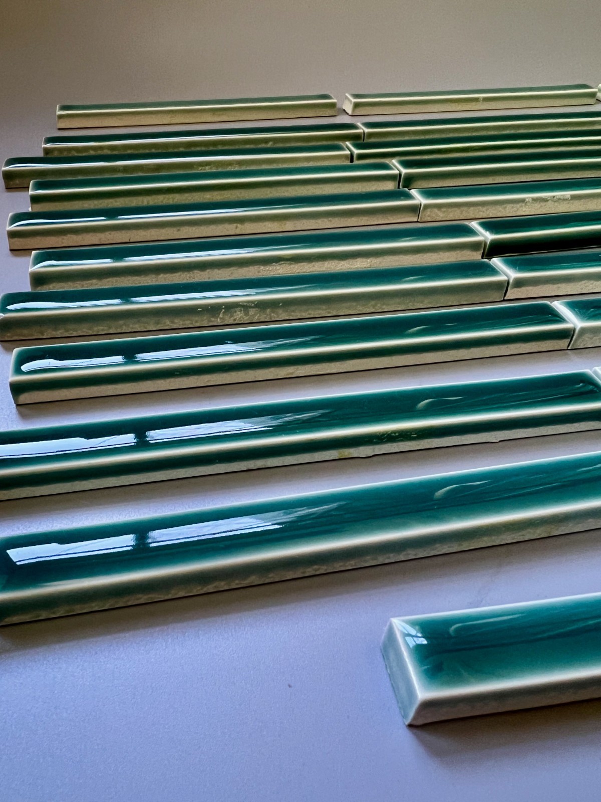 (25) Vtg Pratt Larson Ceramic Tiles Green Gloss Liner Trim Backsplash Border 6″