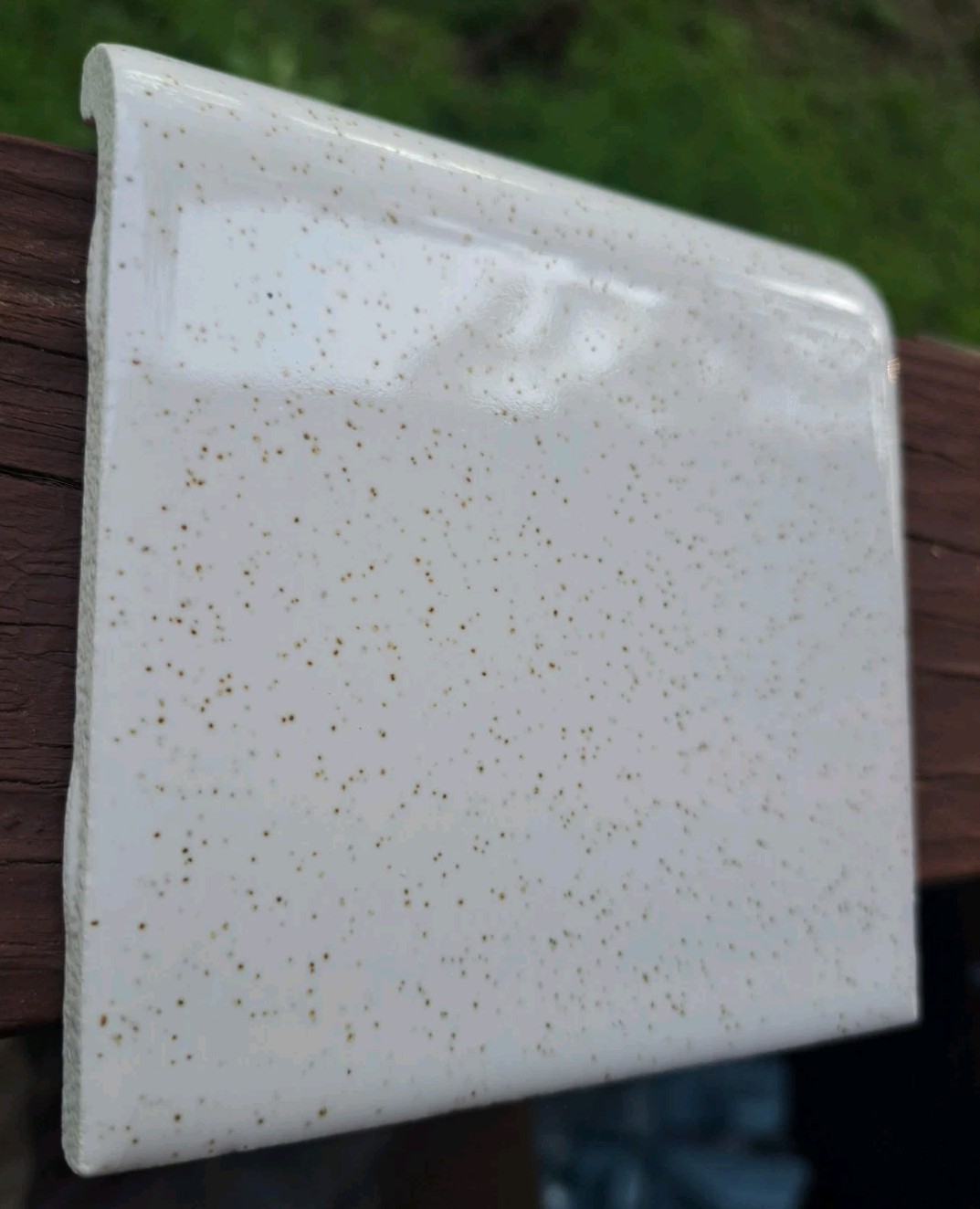 Bullnose Golden Granite: Glossy Ceramic Tile Daltile 4 1/4″ Gold-Brown Speckled