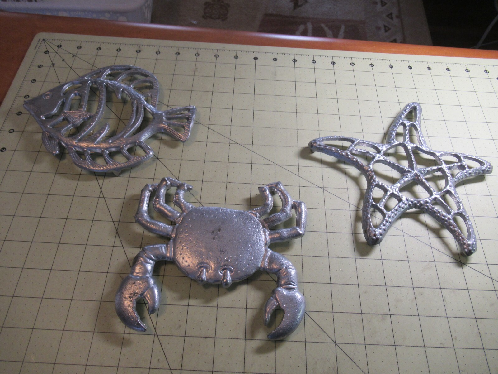 3 Piece Ocean Sea Life Cast Metal Hot Plate Set Crab Fish Starfish 7-8 Inch Each