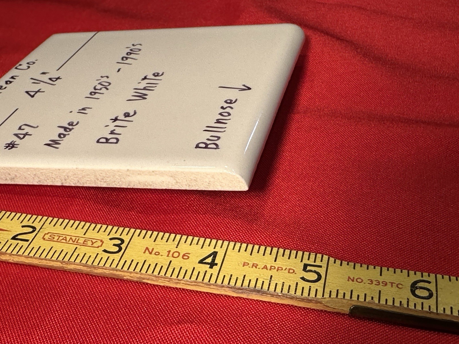 1 pc. Brite Gloss White #47: 4-1/4″ Ceramic Bullnose Tile by American Olean