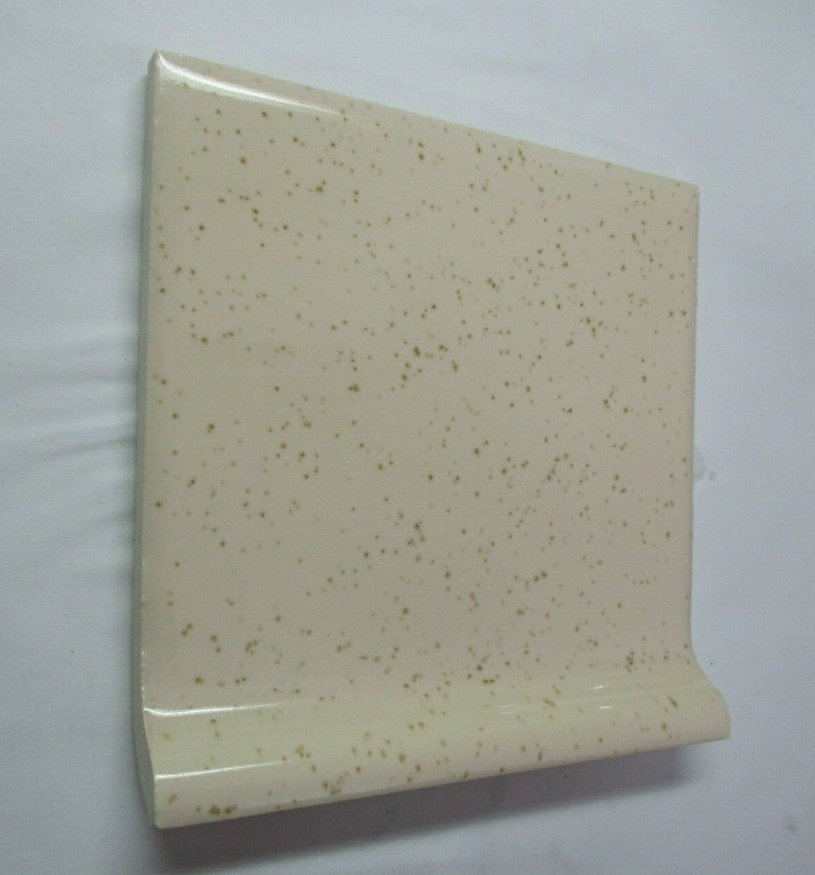 1 Wheeling Cove Base Wall Tile US 4-3/8″ Gloss Oatmeal Brown Specks on Beige MCM