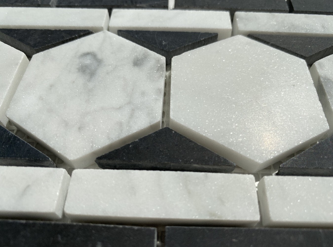 C32B1XH Carrara White Marble 2 Hexagon Listello Mosaic Border Tile Black Honed