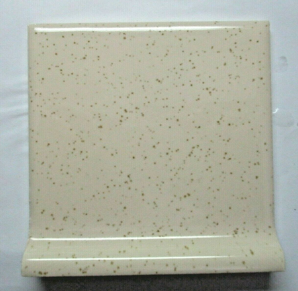 1 Wheeling Cove Base Wall Tile US 4-3/8″ Gloss Oatmeal Brown Specks on Beige MCM