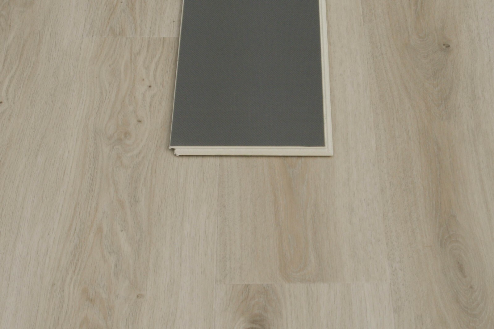 8 mm Lille Luxury Vinyl WPC Plank With IXPE Rubber Pad Sample