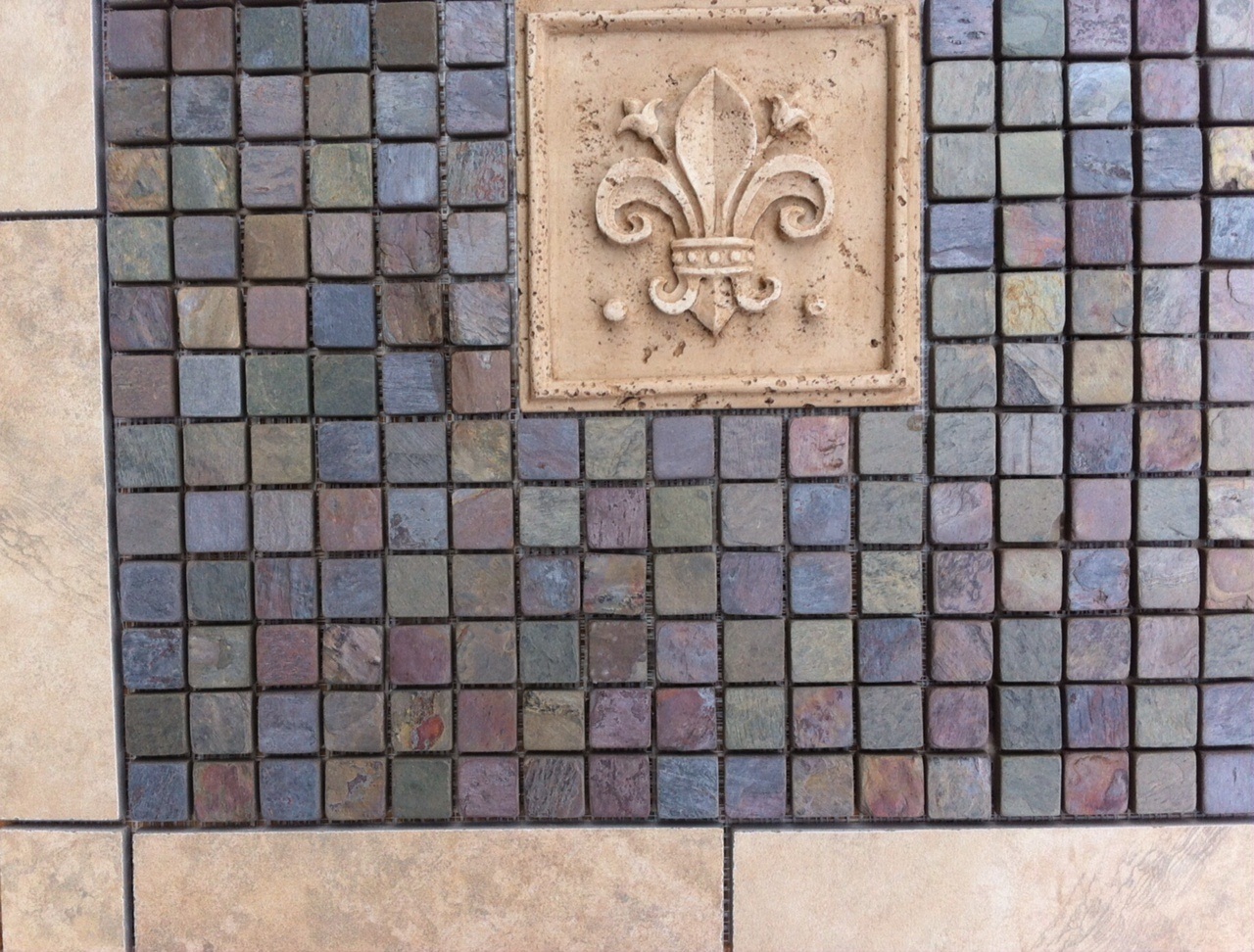 21 7/8″ X 21 7/8″ Tile & Slate Medallion – Florim Stonefire tile & accent