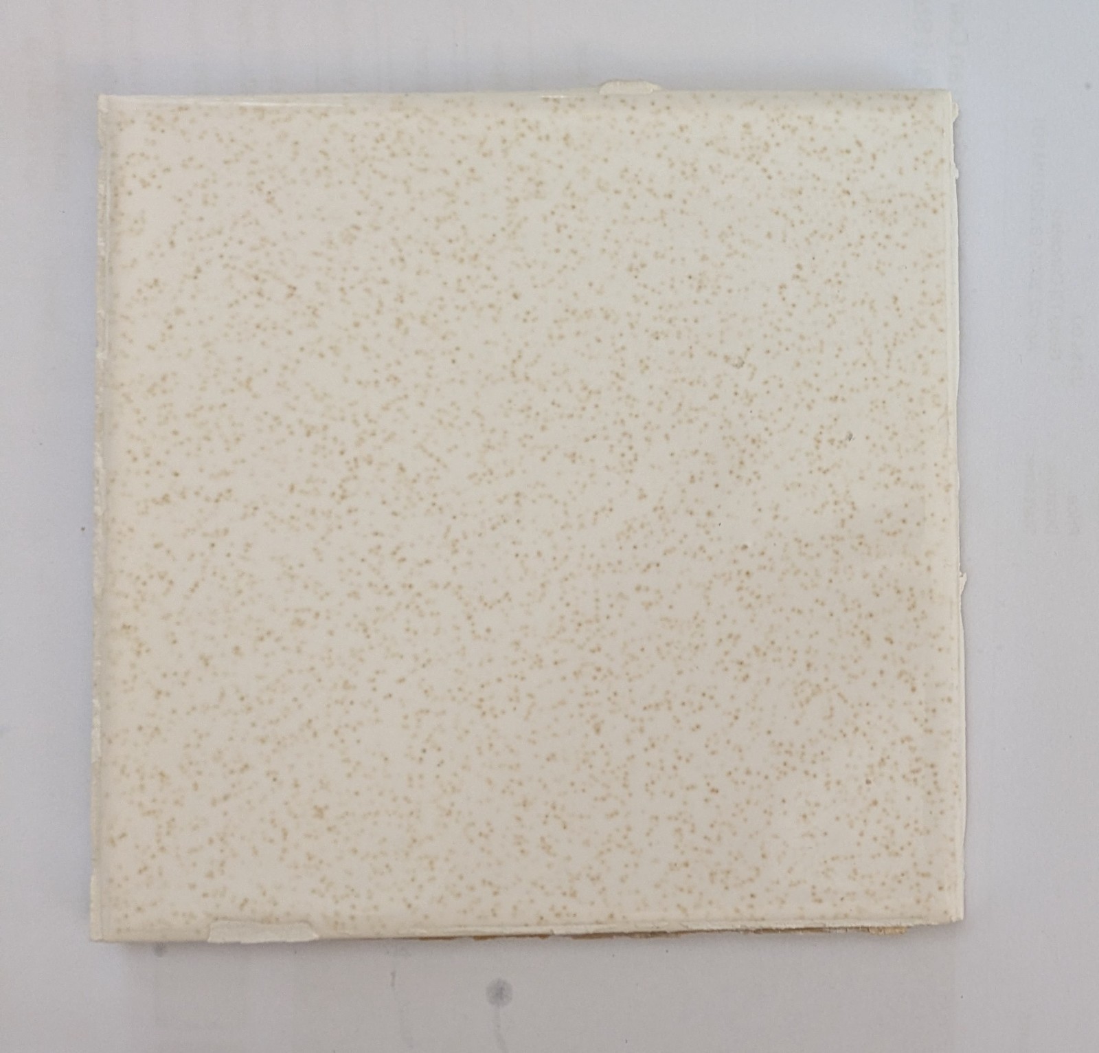 1 piece Gold Sparkle Dust on White 4-3/8″ Glossy Speckled Ceramic Atco Tile Used