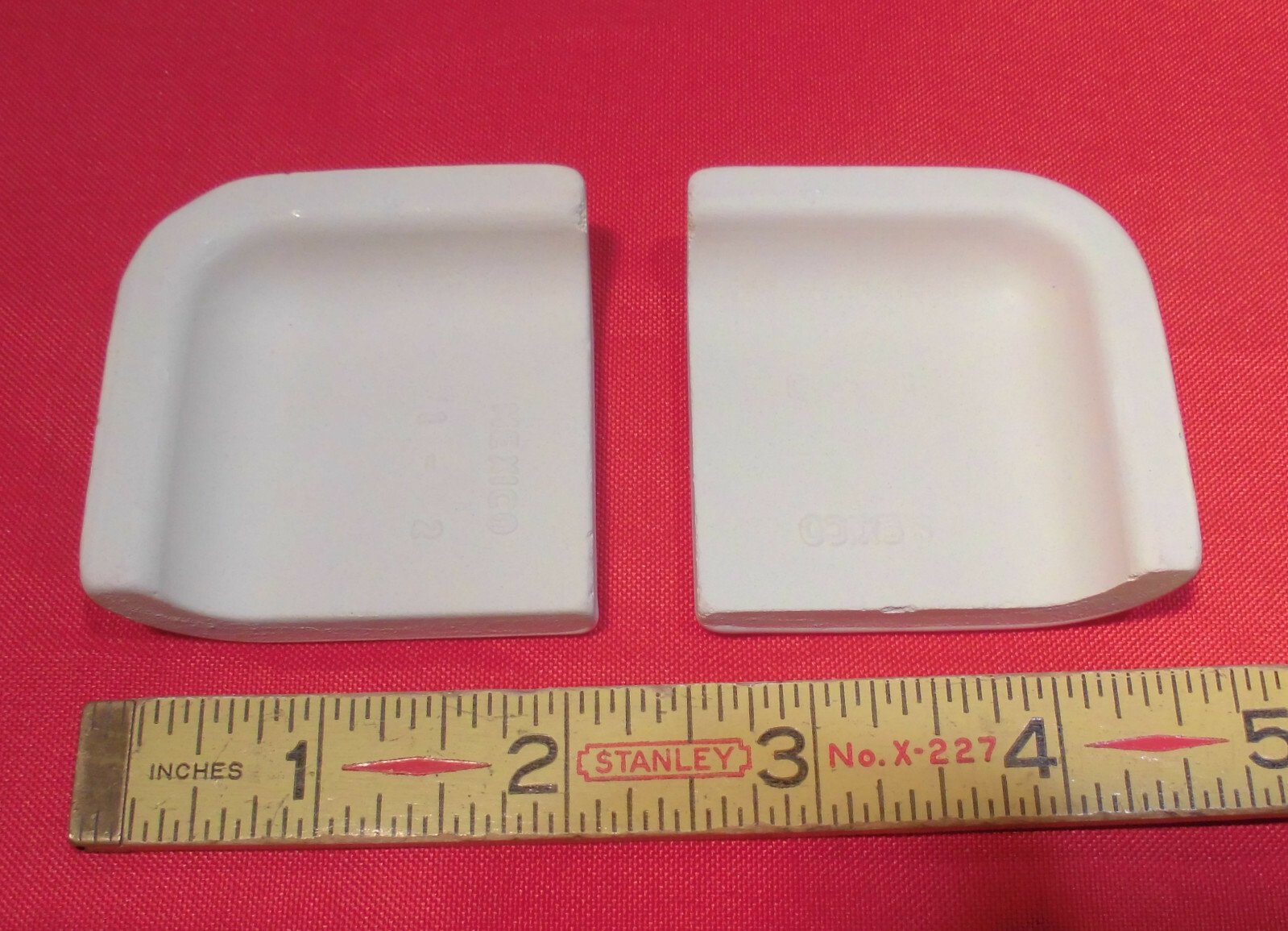 2 pcs. Starting Line White 2″ X 2″ X 5/8″ Ceramic Bullnose Radius Corner Tiles