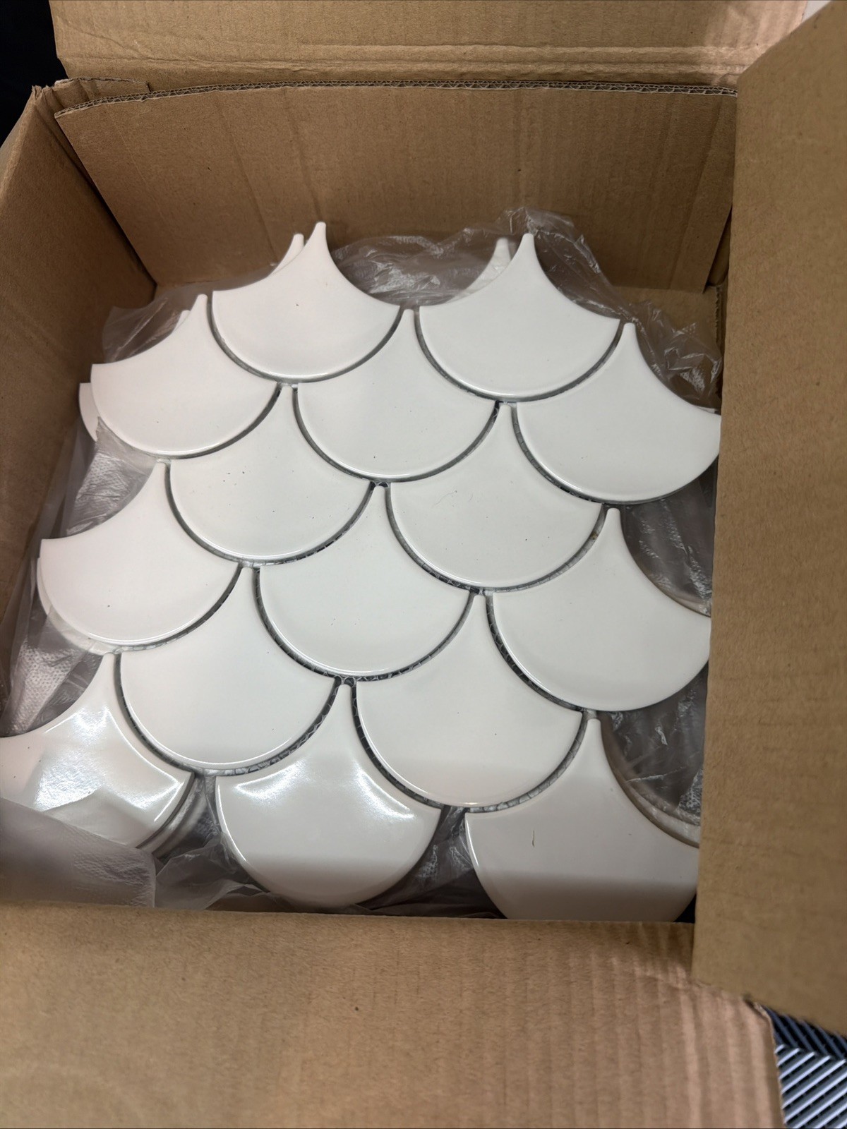Lot of 15 pcs/box 10 in. x 13 in. x 0.24 white Glossy fish scale Mosaic Tile