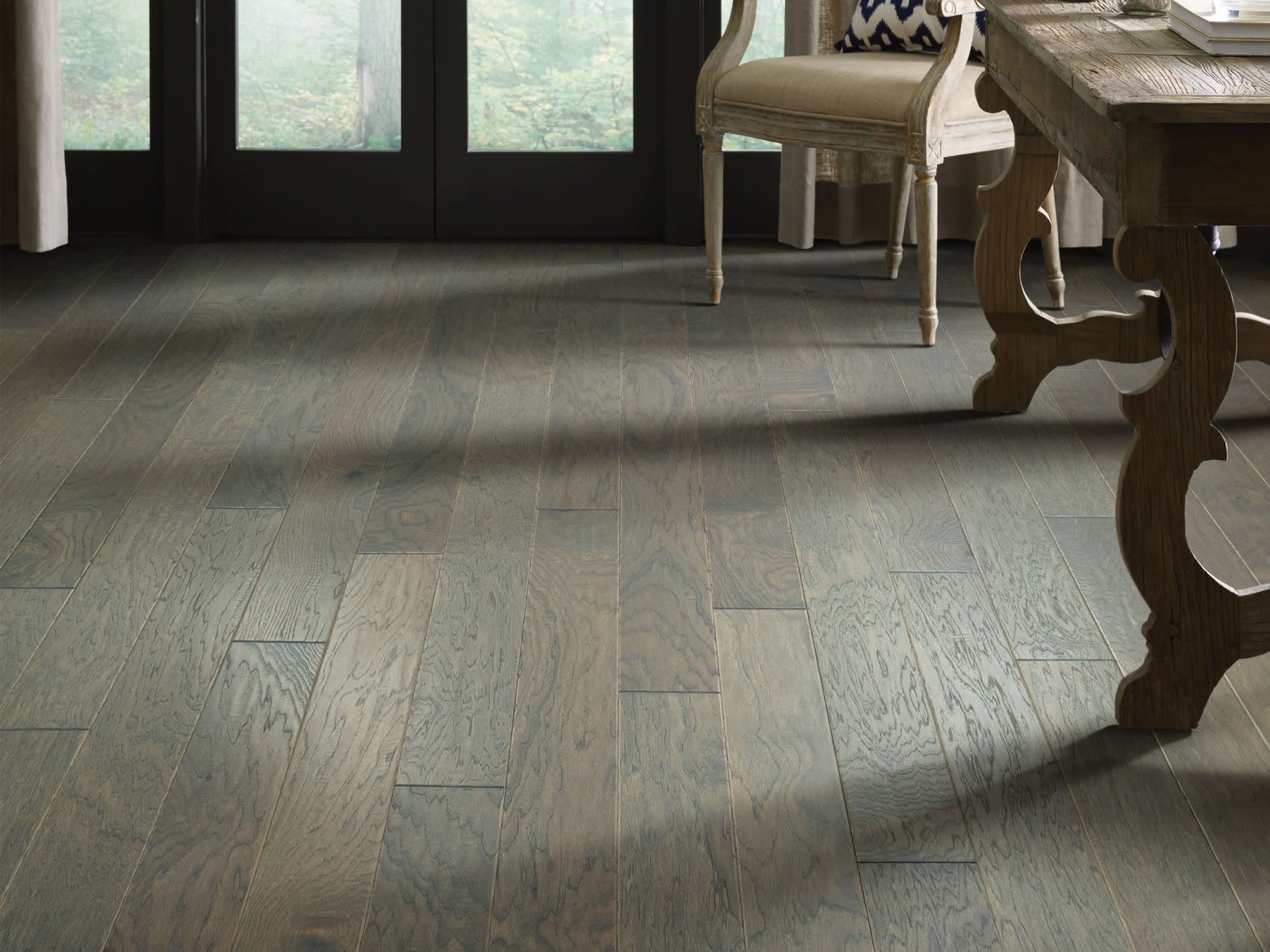 Shaw SW592 Fremont Hickory 5″W Heavy Scraped Engineered Hardwood – Veranda