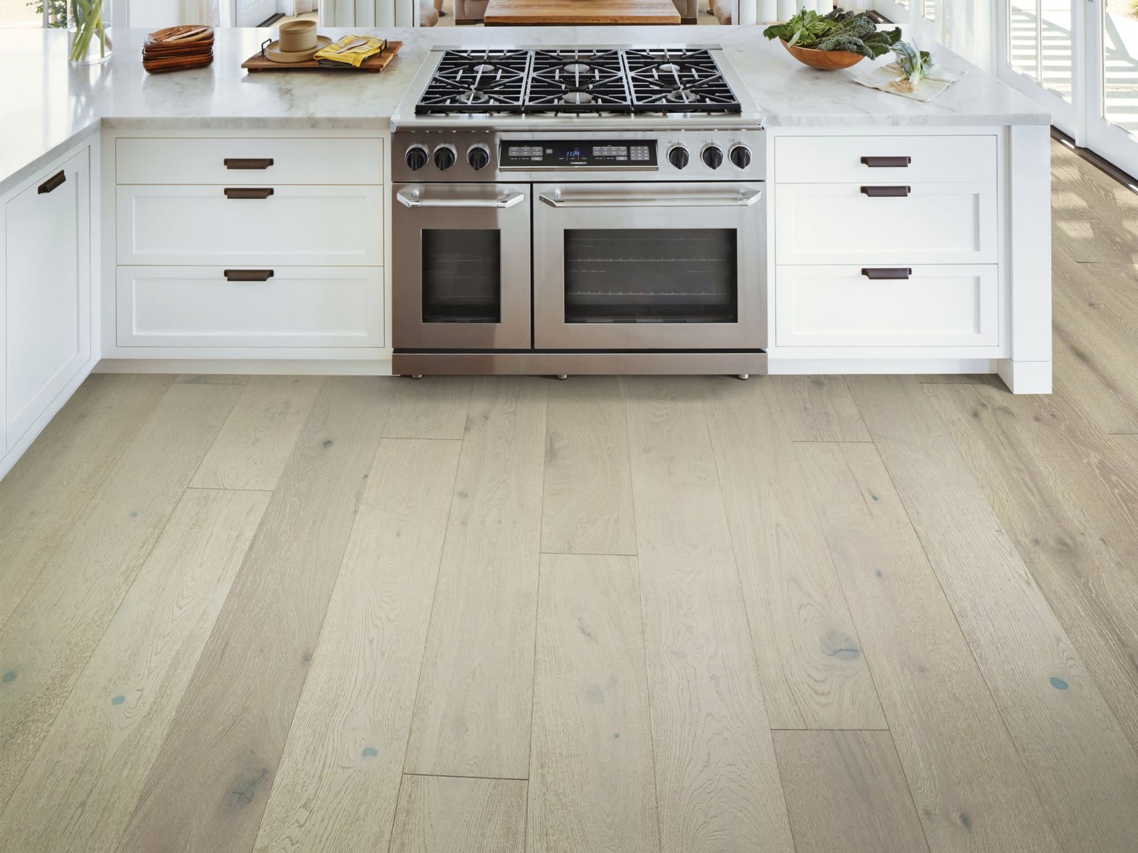 Shaw SW485 Castlewood Oak 7-1/2″W Wire Brushed Engineered