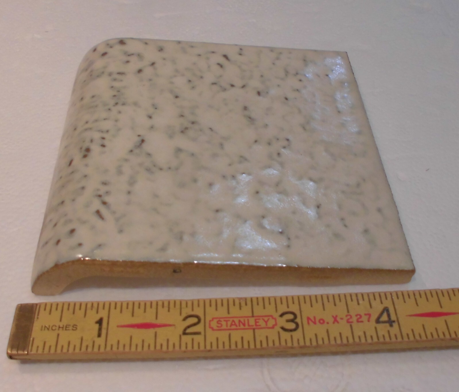1 pc. Pearl #945: 4-1/4″ Ceramic Tile; Tuscany Glaze; by American Olean NOS