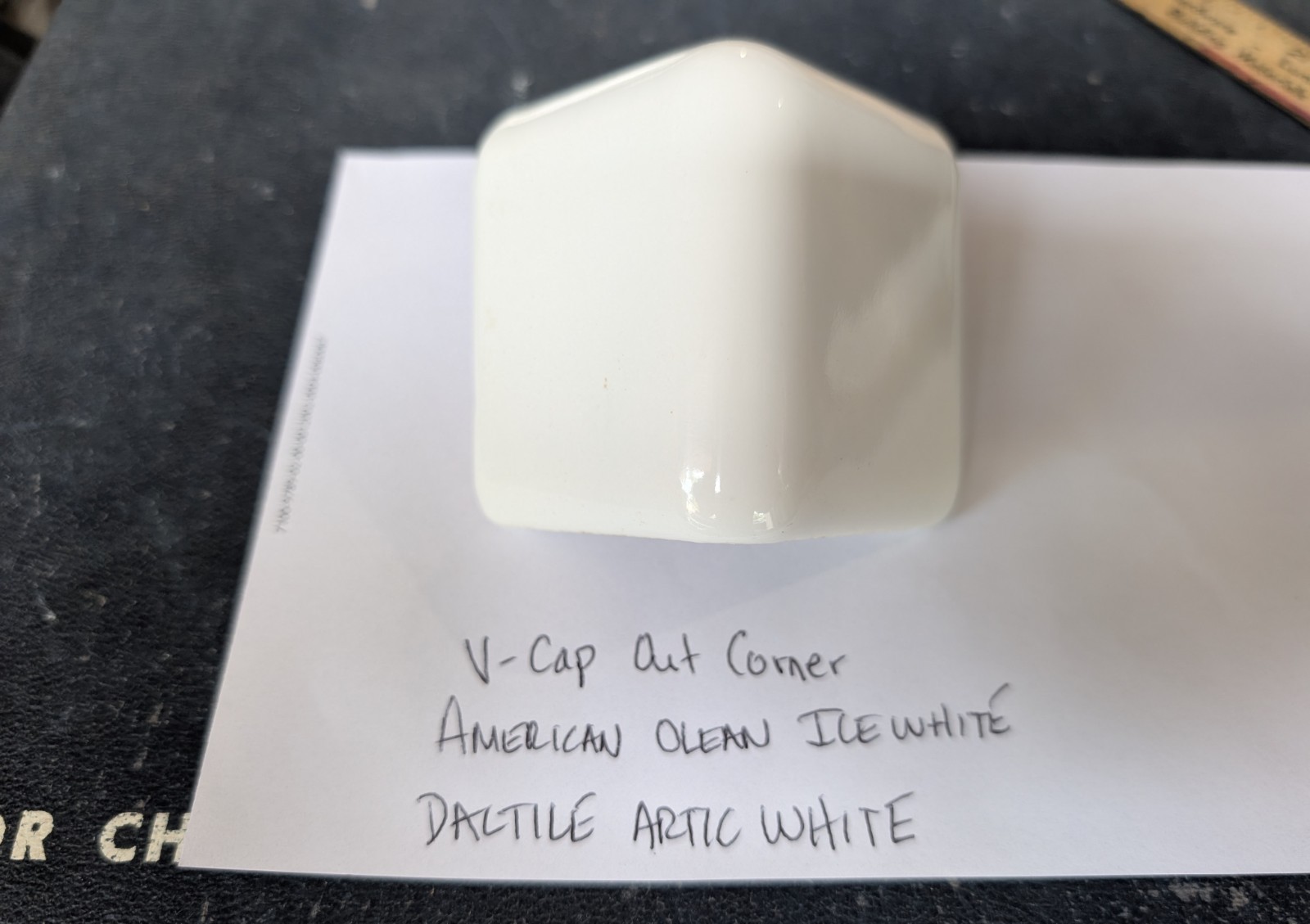 1 pc American Olean Vintage Ice White Counter Trim V cap 0025 190 WAC8262 Corner
