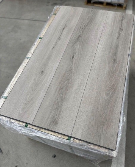 FLOORCRAFT 22M LVP JOLENE OAK (17.68 SF/CT) – $2.49/sqft