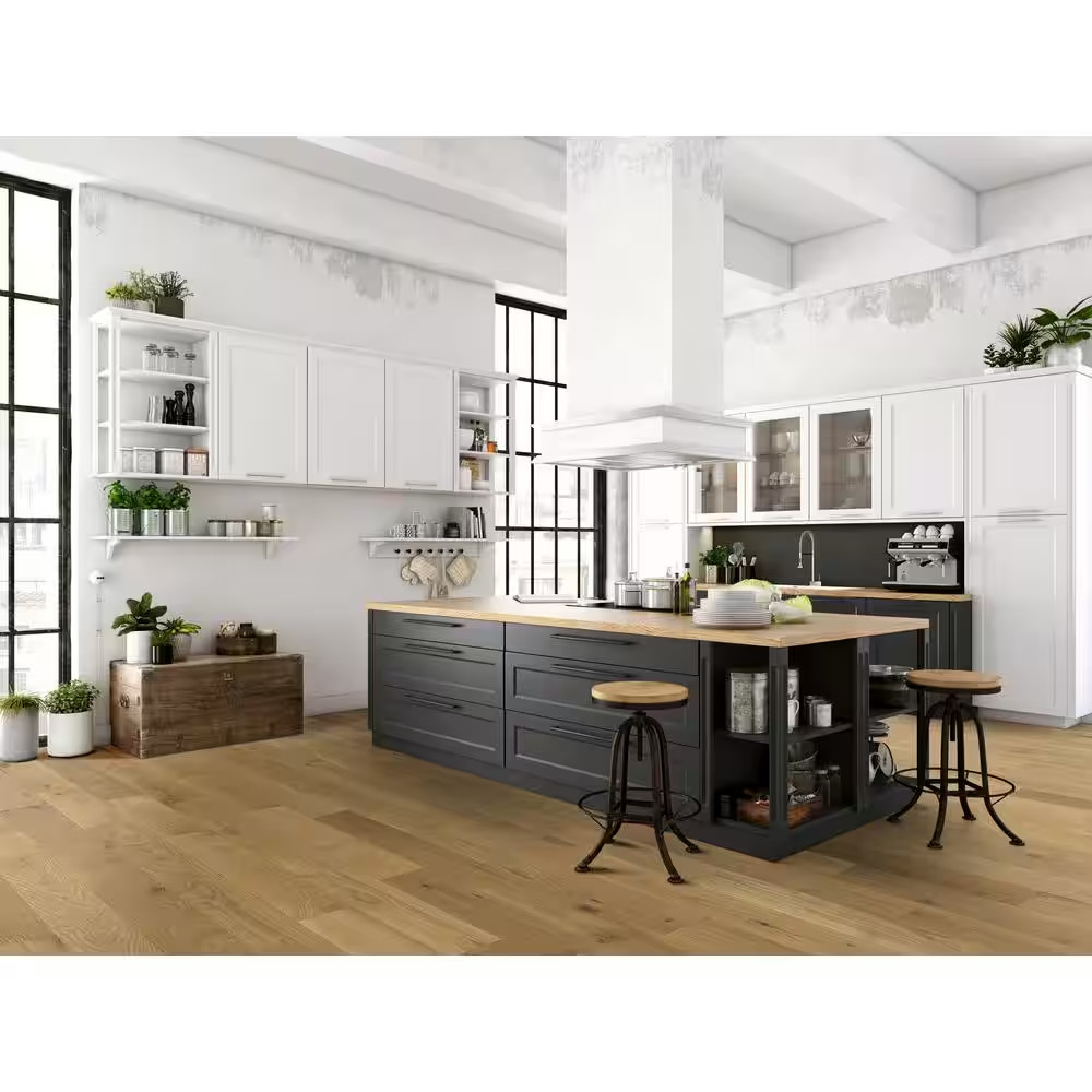 Castlebury Wimborne Eurosawn White Oak 3/4 In. T X 5 In. W X Wire Brushed Solid