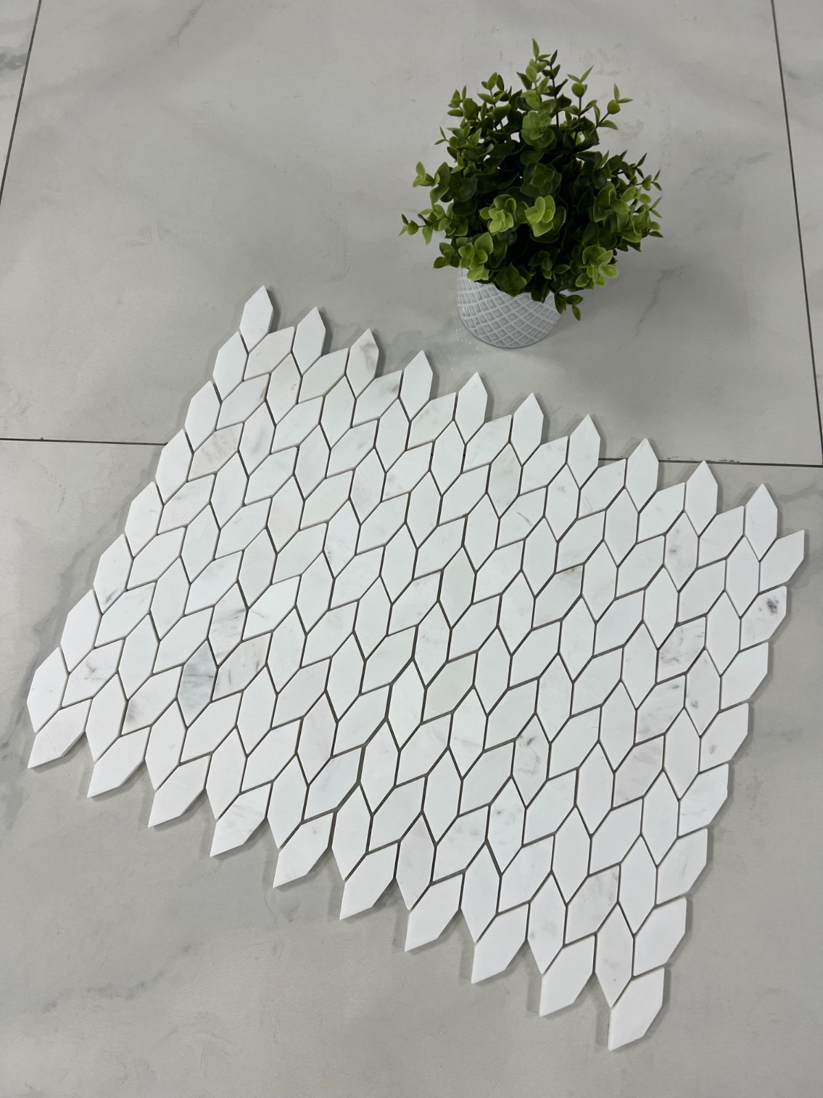 Dolomite Marble Leaf Pattern Mosaic Tile