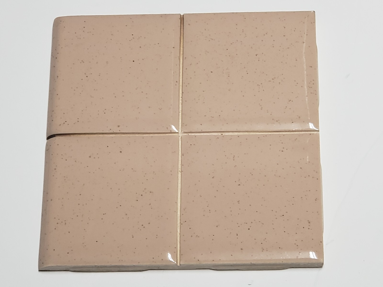 Vtg 1 1960s Ceramic Tile – Beige Tan w/Specks Gloss Scored Bullnose 4 1/4″ Sq.