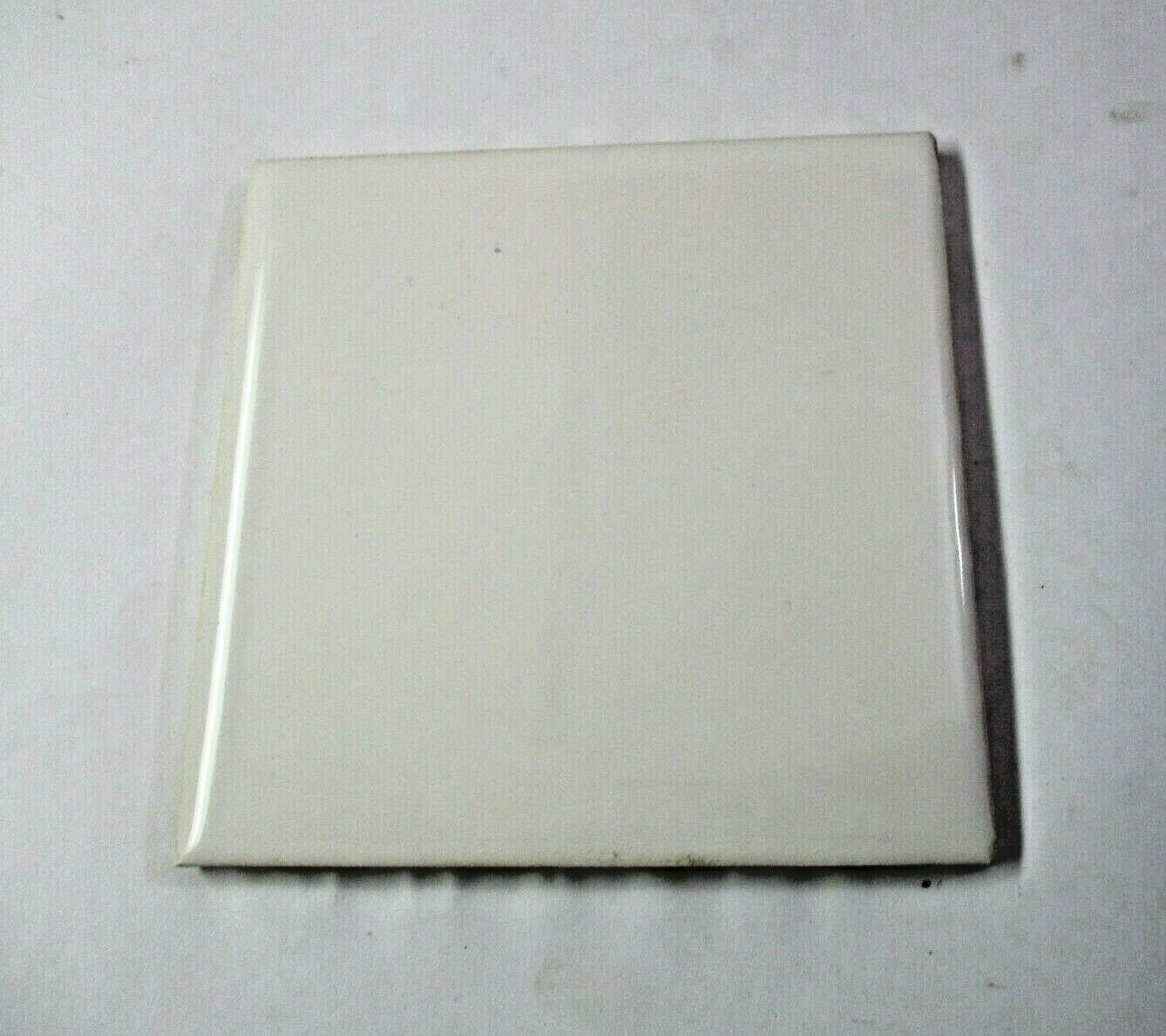 1 Wall Field Tile Wheeling 1960s USA 4-3/8″ Sq. Gloss Off White Ceramic Vintage