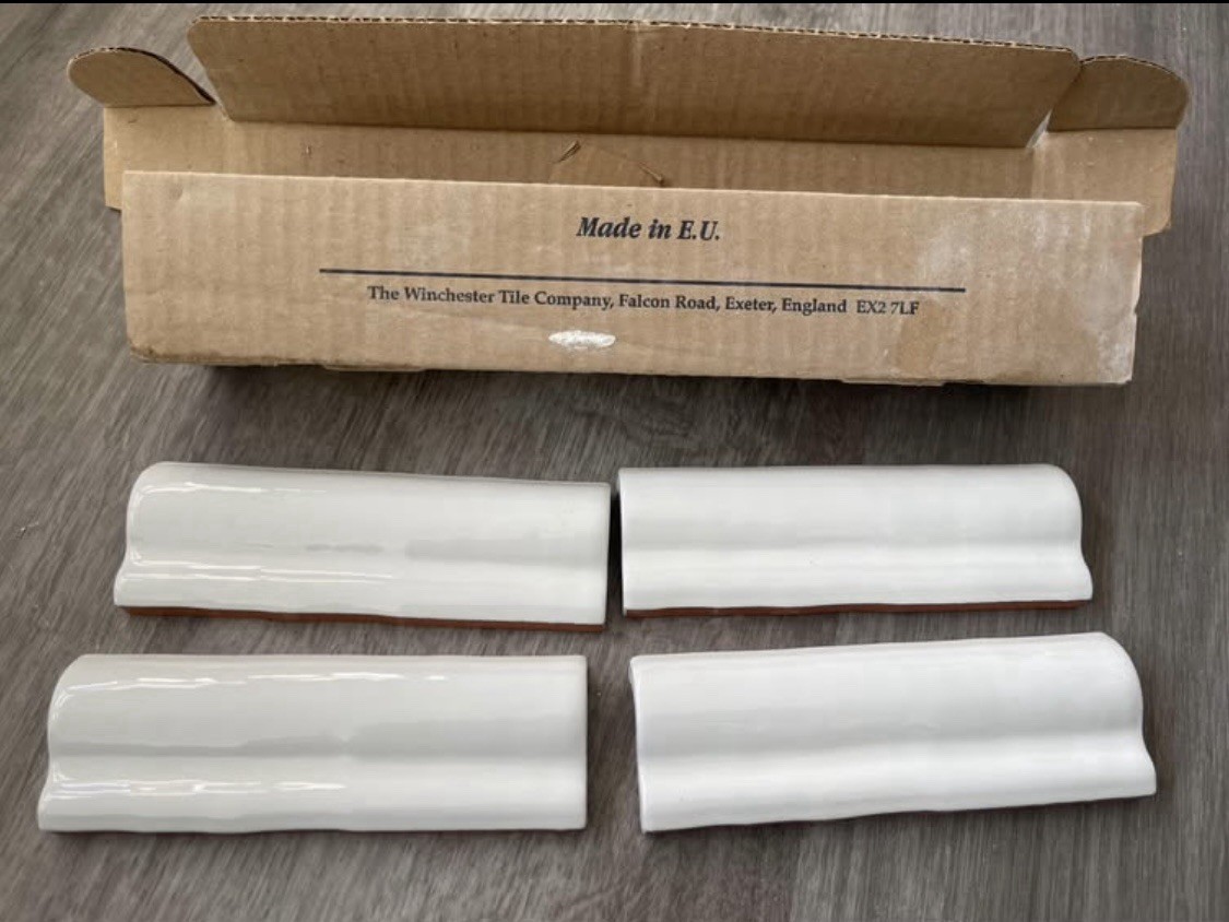 Winchester Tile Company Cosmopolitan Papyrus Molding – 32 Pieces NIB White
