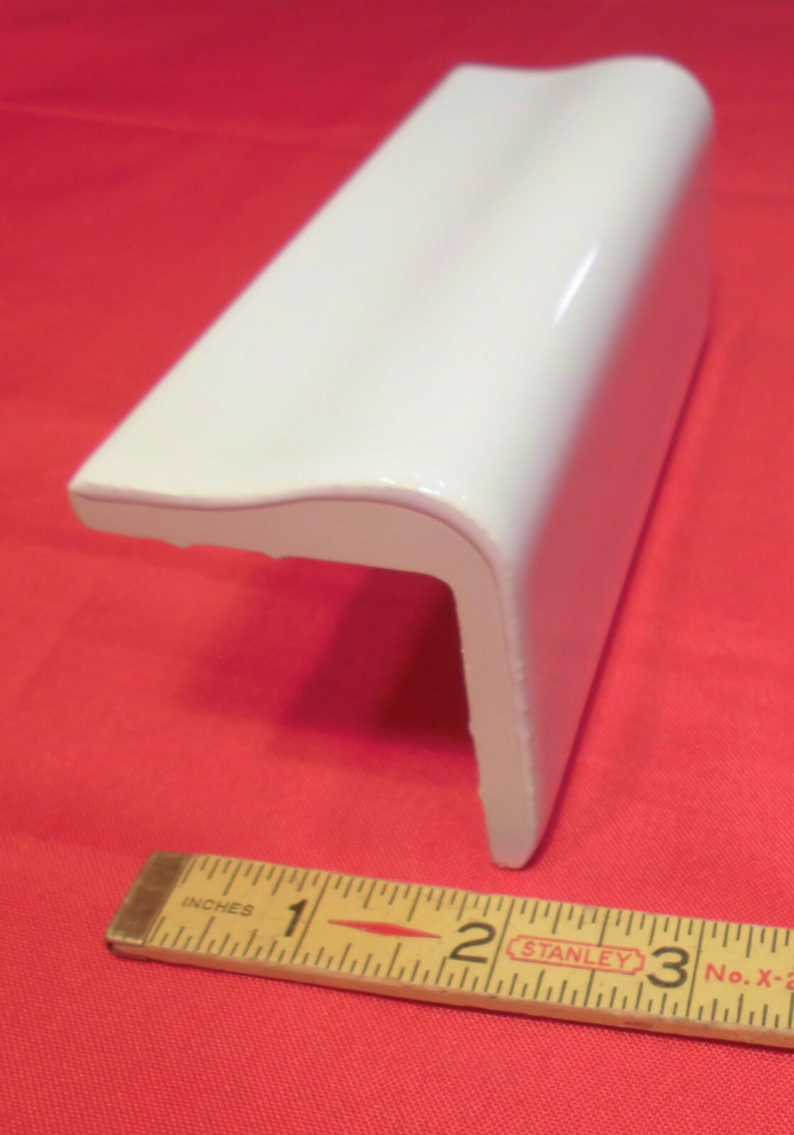 1 pc. *Bright Glossy White* V Cap Ceramic Trim Tile: Counter Top Edging, New