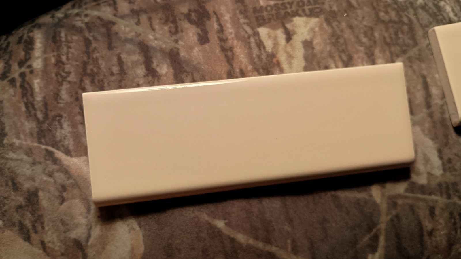 VTG Tan/Taupe Gloss Ceramic Bullnose Flat Trim Tile 2″X6” 1+ At Discount Price