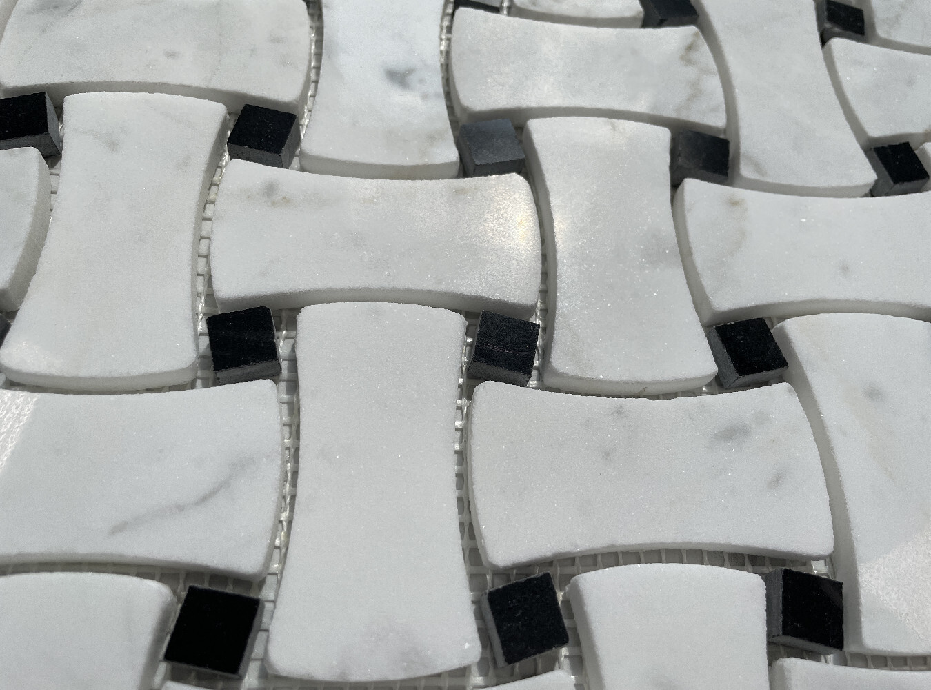 C671XP White Carrara Venato Marble Dog Bone Basketweave Mosaic Tile Polished
