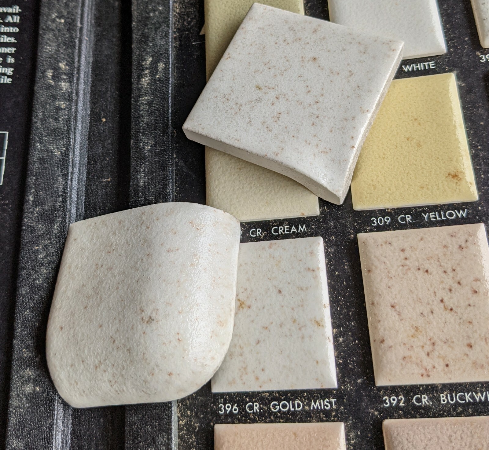 2 pcs American Olean Bullnose Mud Cap Corners 2″x2″ Crystalline Gold Mist 396