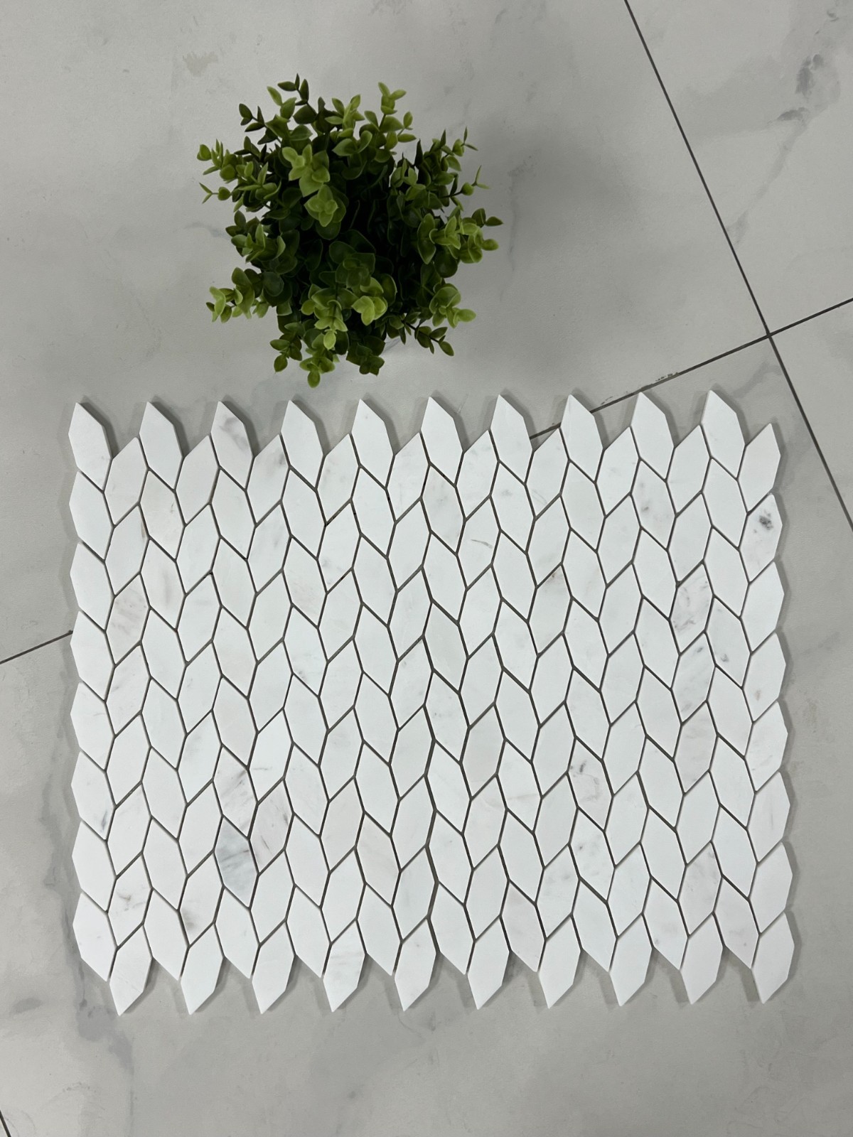 Dolomite Marble Leaf Pattern Mosaic Tile