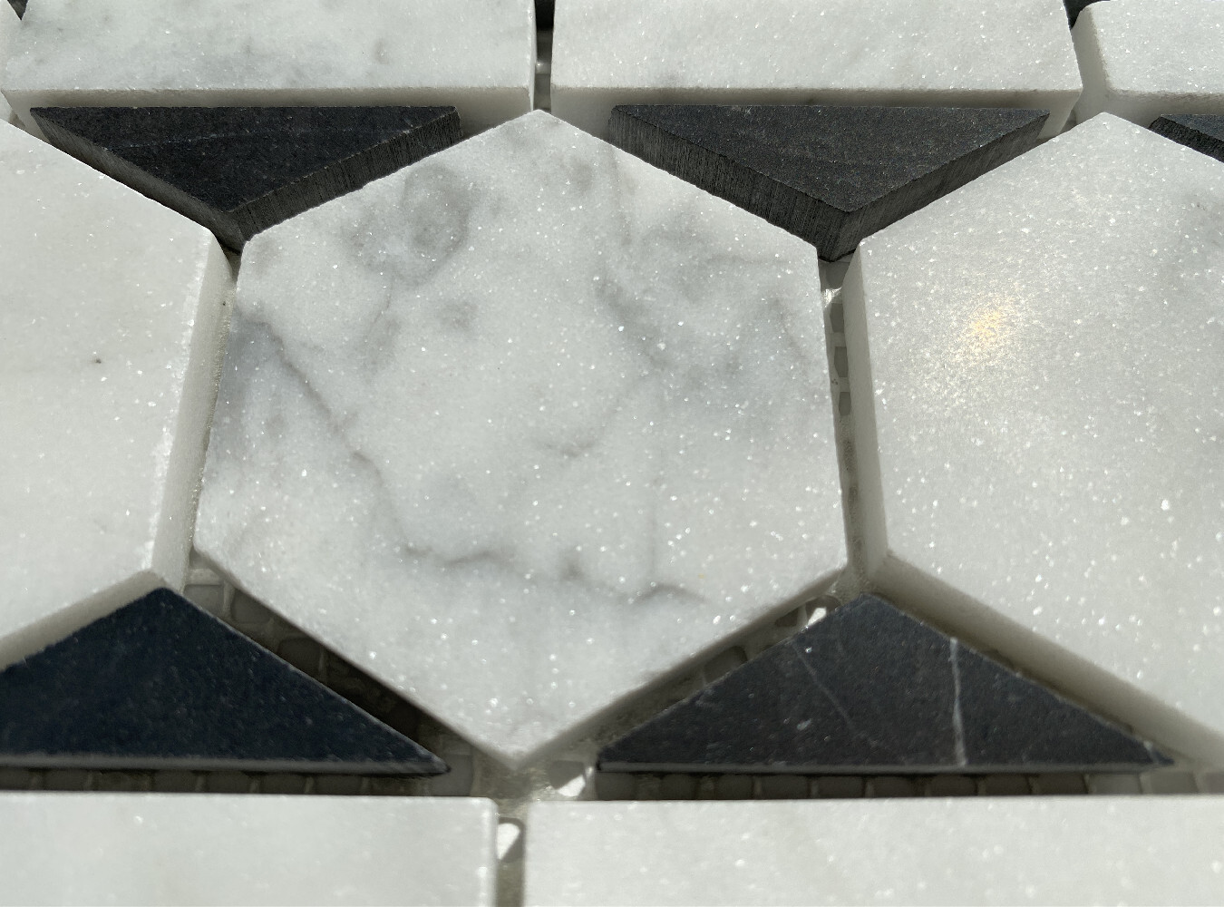 C32B1XH Carrara White Marble 2 Hexagon Listello Mosaic Border Tile Black Honed