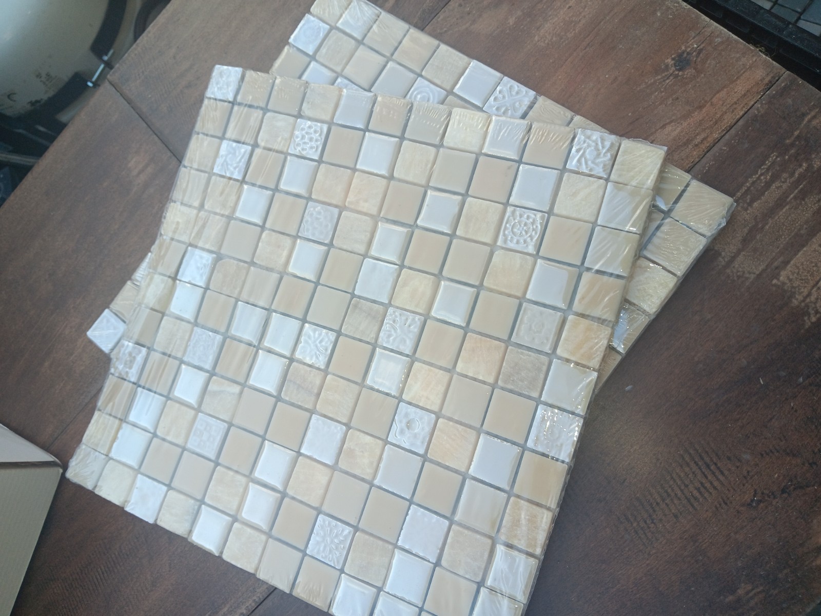1 Box ( 10 ft²) Natural Stone Mosaic Tile Sheet.. Honey Color. 12×12