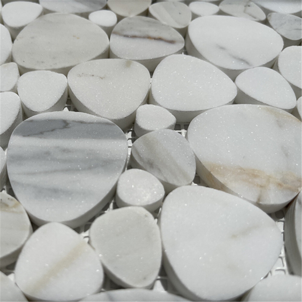 G9AXH Calacatta Gold Calcutta Marble Heart Bubble Pebble Shower Tile Honed