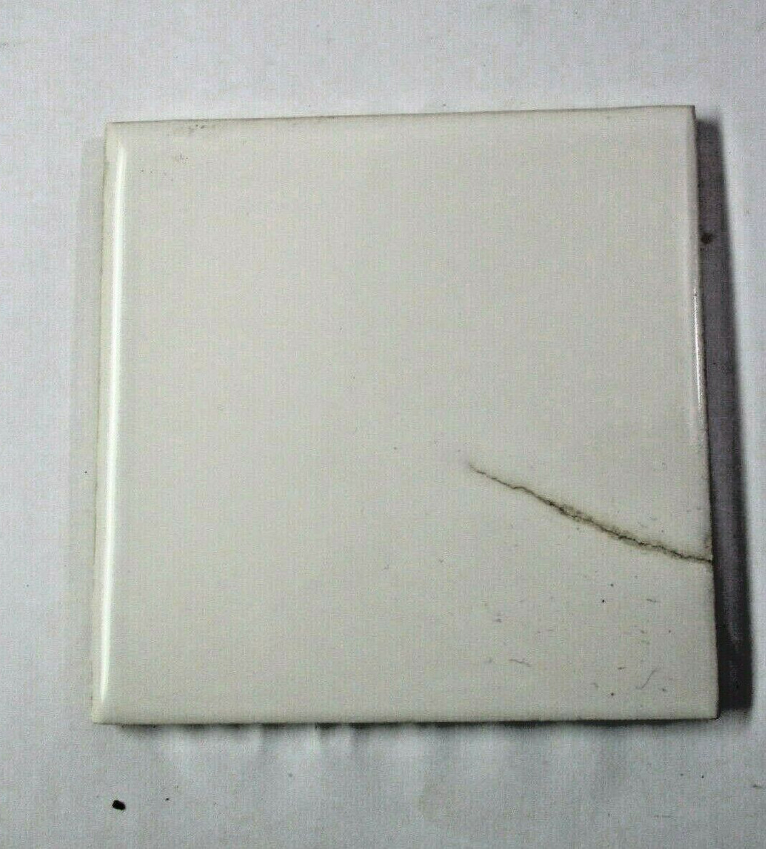 1 Tile Wheeling USA 4-3/8″ Made Imperfect Gloss Off White Ceramic Wall Field Vtg
