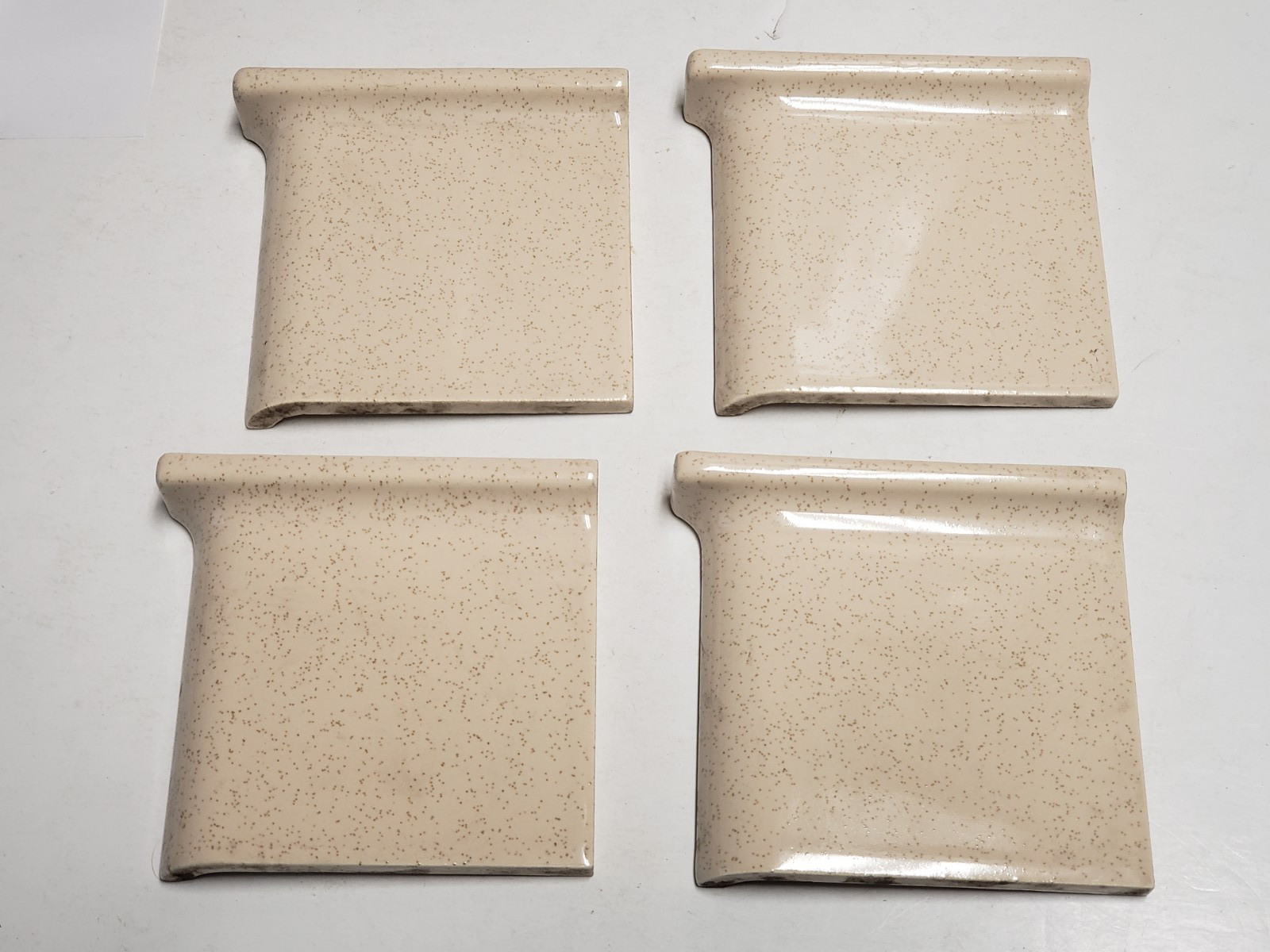 Vtg 4 Ceramic Tiles – Corner Cove Base, Rounded Edge Beige w/Brown Specks Glossy
