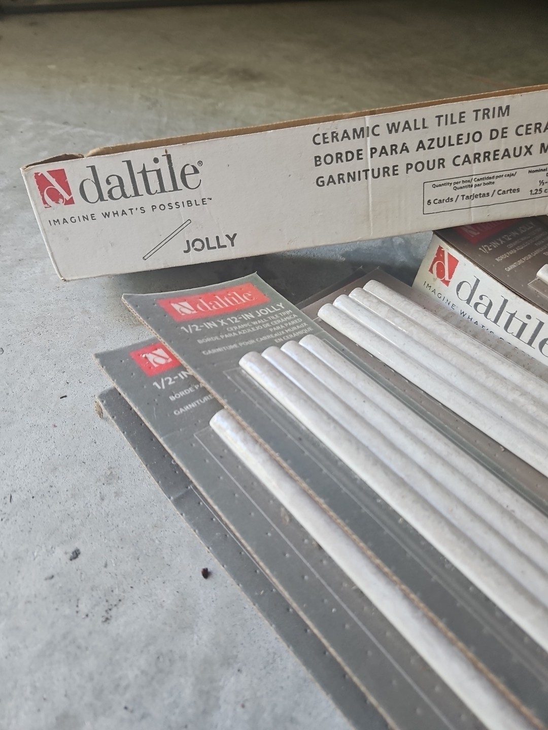 Daltile Case Jolly Linear Gray 1/2″ X 12″ Ceramic Wall Trim