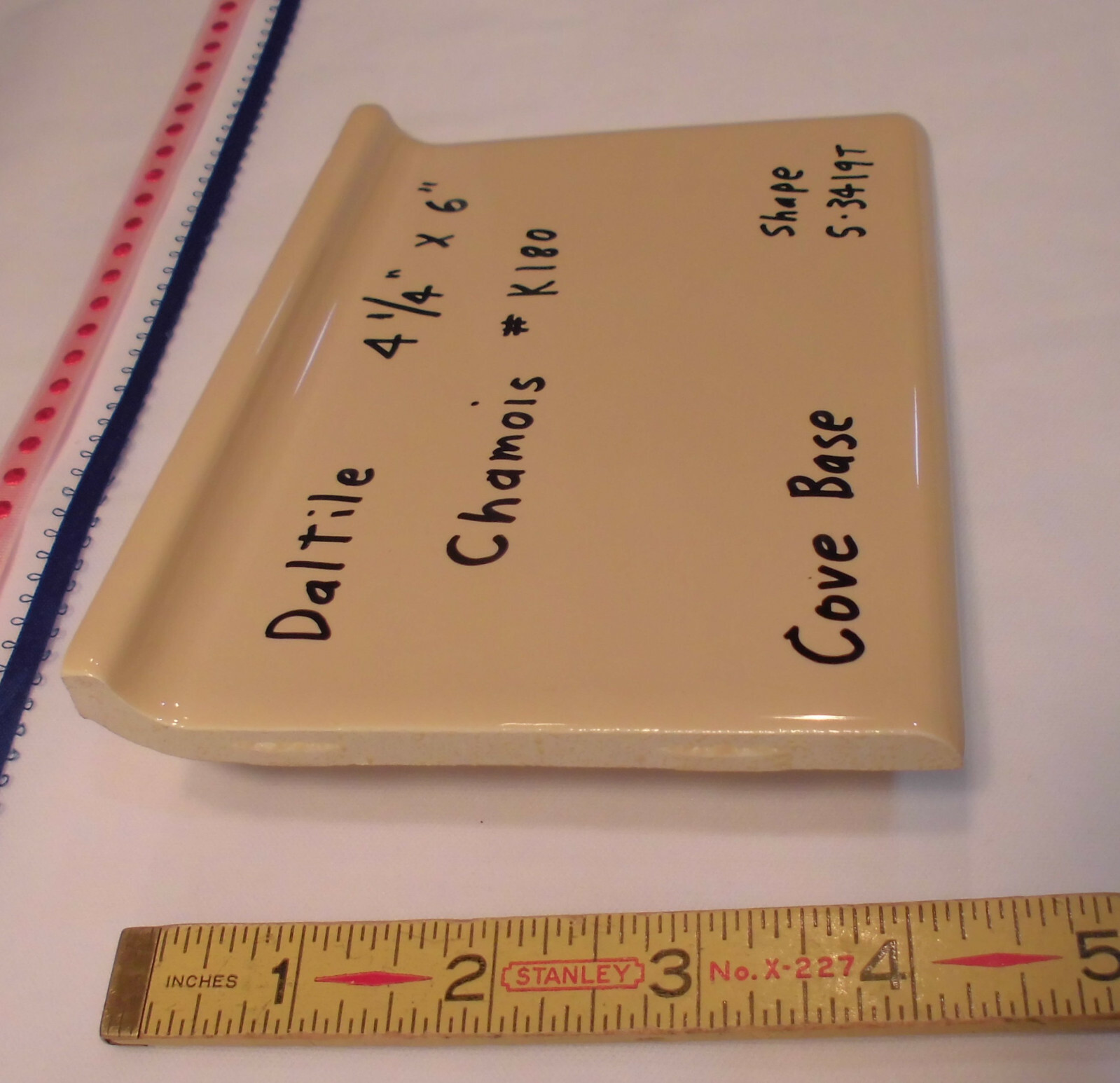 1 pc. Chamois -Tan Round Top Cove-Base Ceramic Tile: 6″ X 4-1/4″ By Daltile, NOS