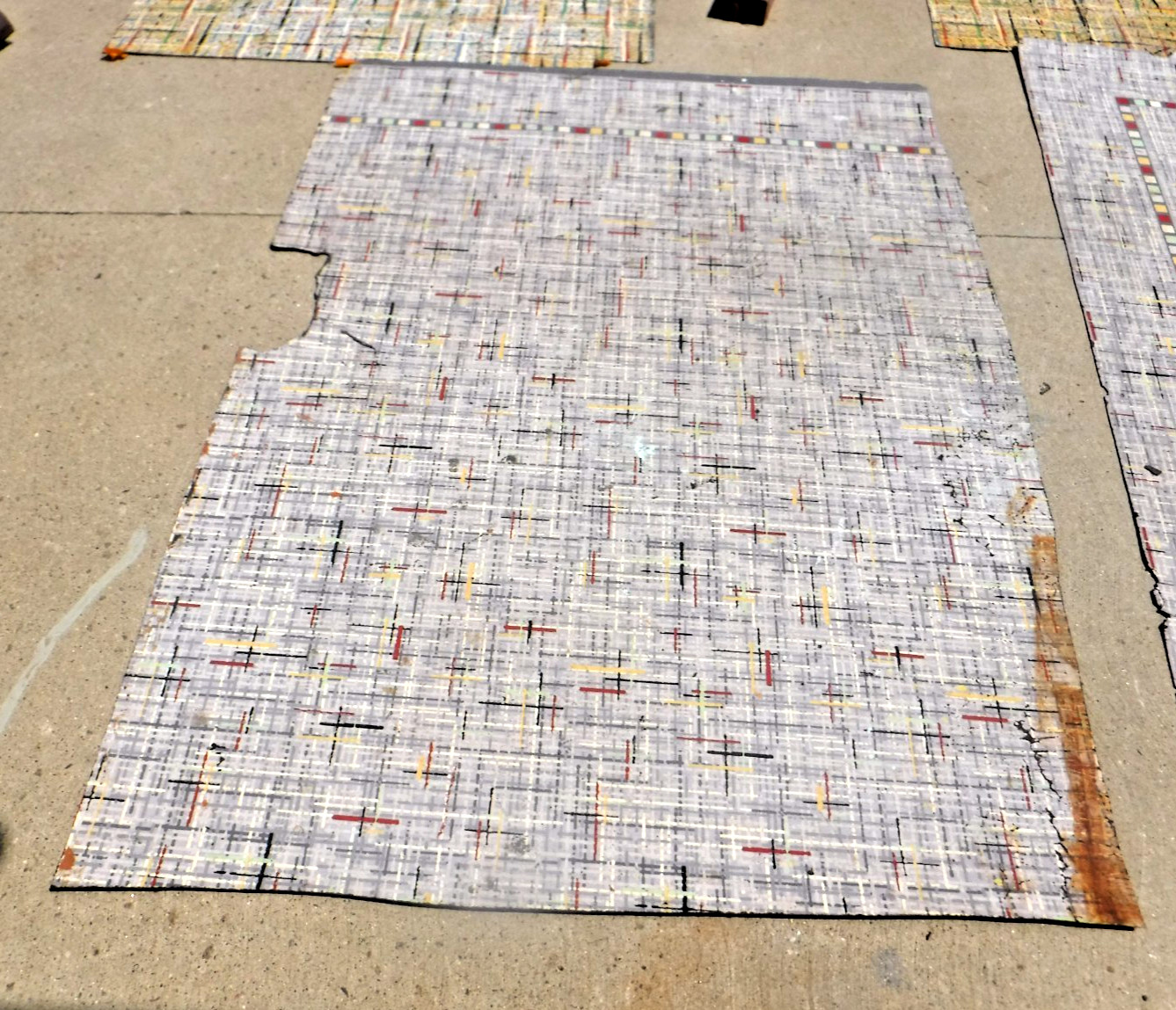 VTG~LINOLEUM FLOORING~LARGE PIECE~46″x66″~1950-60~MOVIE SET~MCM~GRAY GRID B