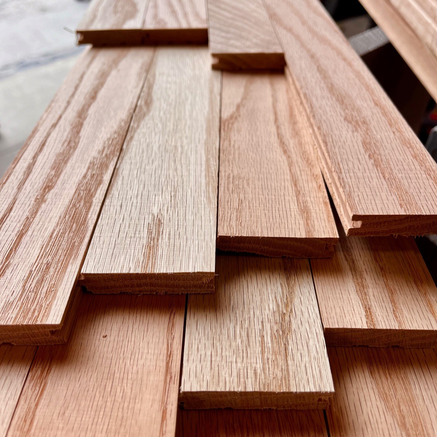 3/8″ x 2″ x 1-4′ Unfinished Red Oak Solid Flooring T&G Craftsman-style 3 SQFT