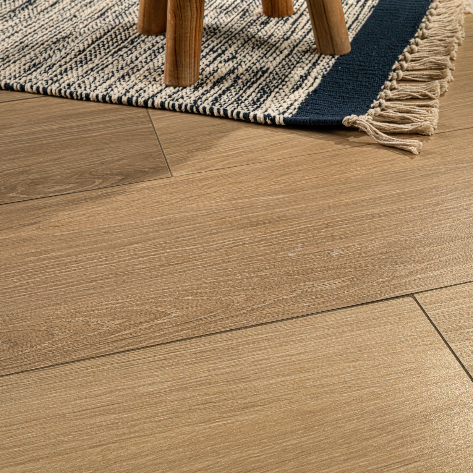 Ackland AKNPTFON10X60M-PL Fontana Birch 10 in. x 60 in. Wood Look – Birch