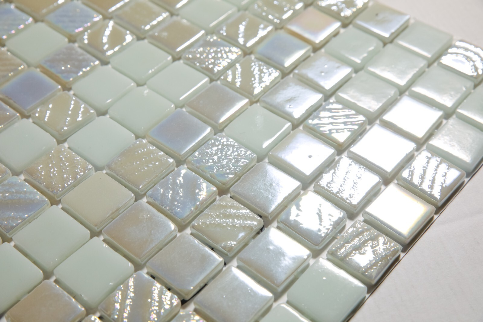 Pressed Glass Mosaic on Pool Net 32.5×51.5 – Alves Blend White Pool