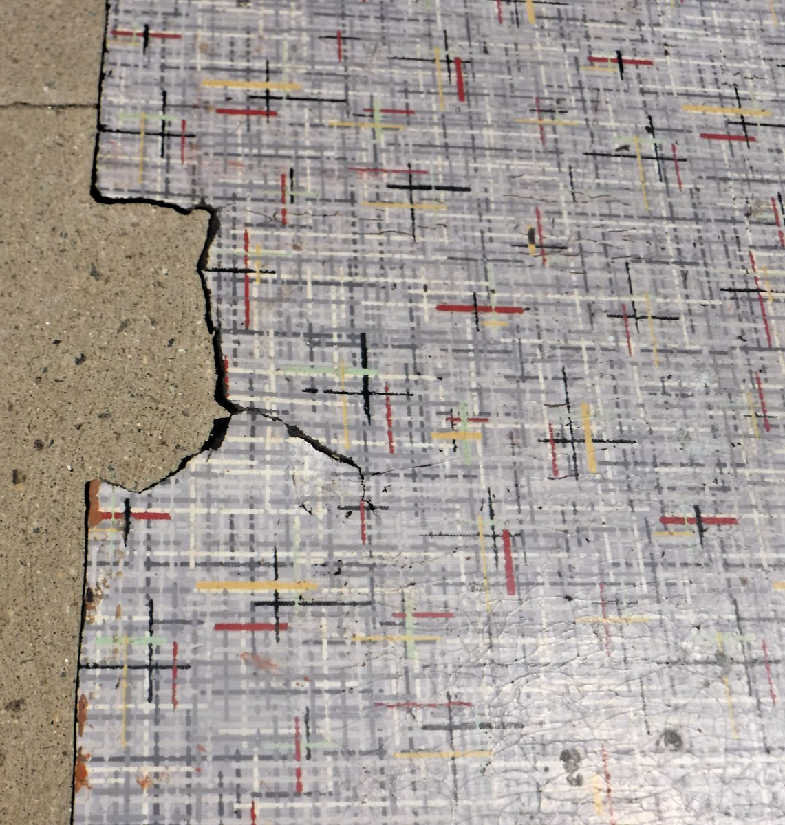 VTG~LINOLEUM FLOORING~LARGE PIECE~46″x66″~1950-60~MOVIE SET~MCM~GRAY GRID B