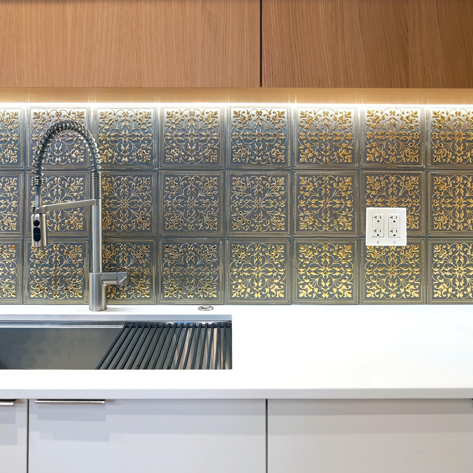 10-Pack Peel and Stick Backsplash Metal Tiles 8″ x 8″ Rustic Farmhouse Design…